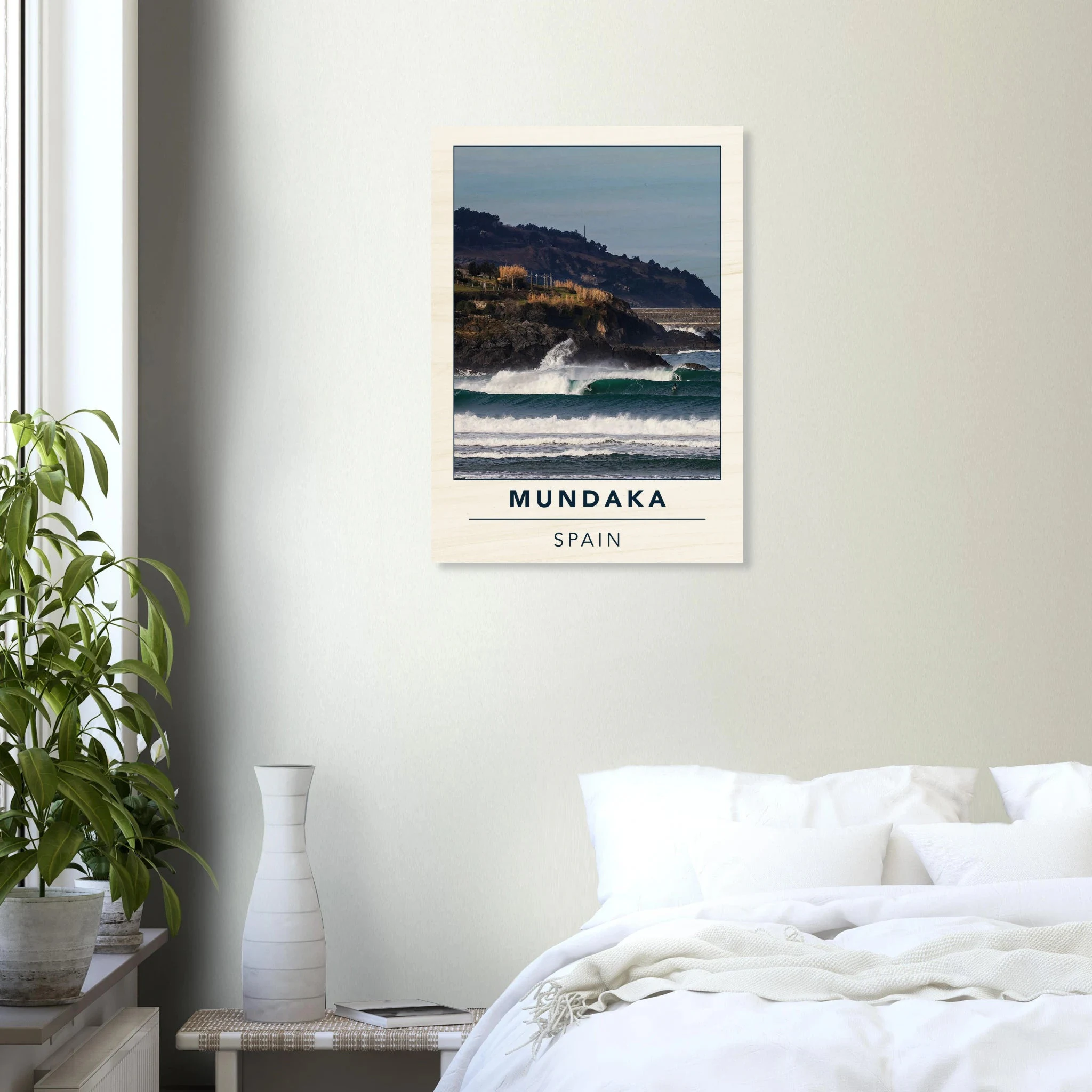 Mundaka, Spanien – Linke Flussmündungswelle im Baskenland, eine der längsten Barrels Europas. Kunstdruck auf Holz.