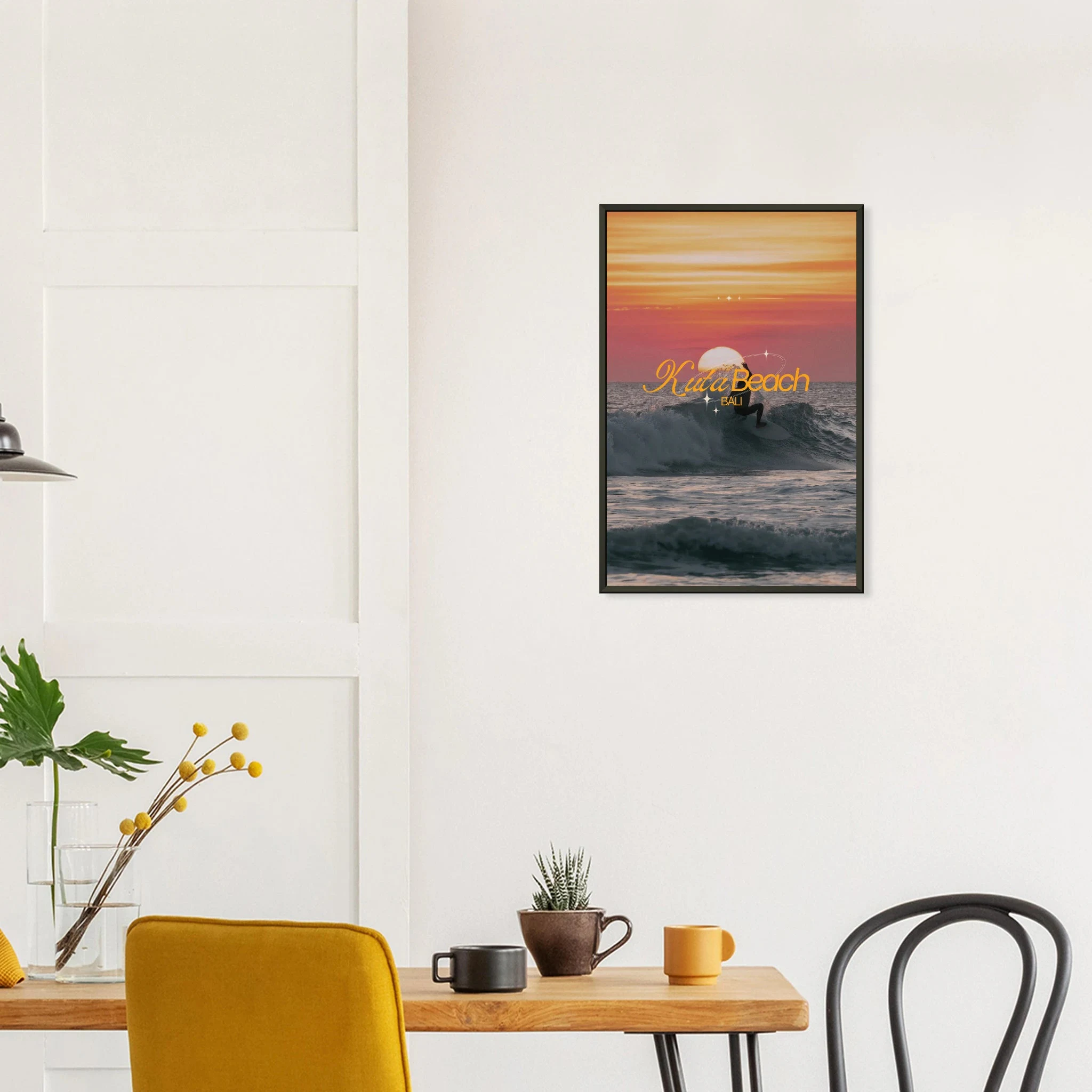 Kuta Beach, Bali (Indonesien) – Belebter Beachbreak im Süden Balis, klassischer Einsteiger-Spot mit weichen Wellen. Poster im Metallrahmen.