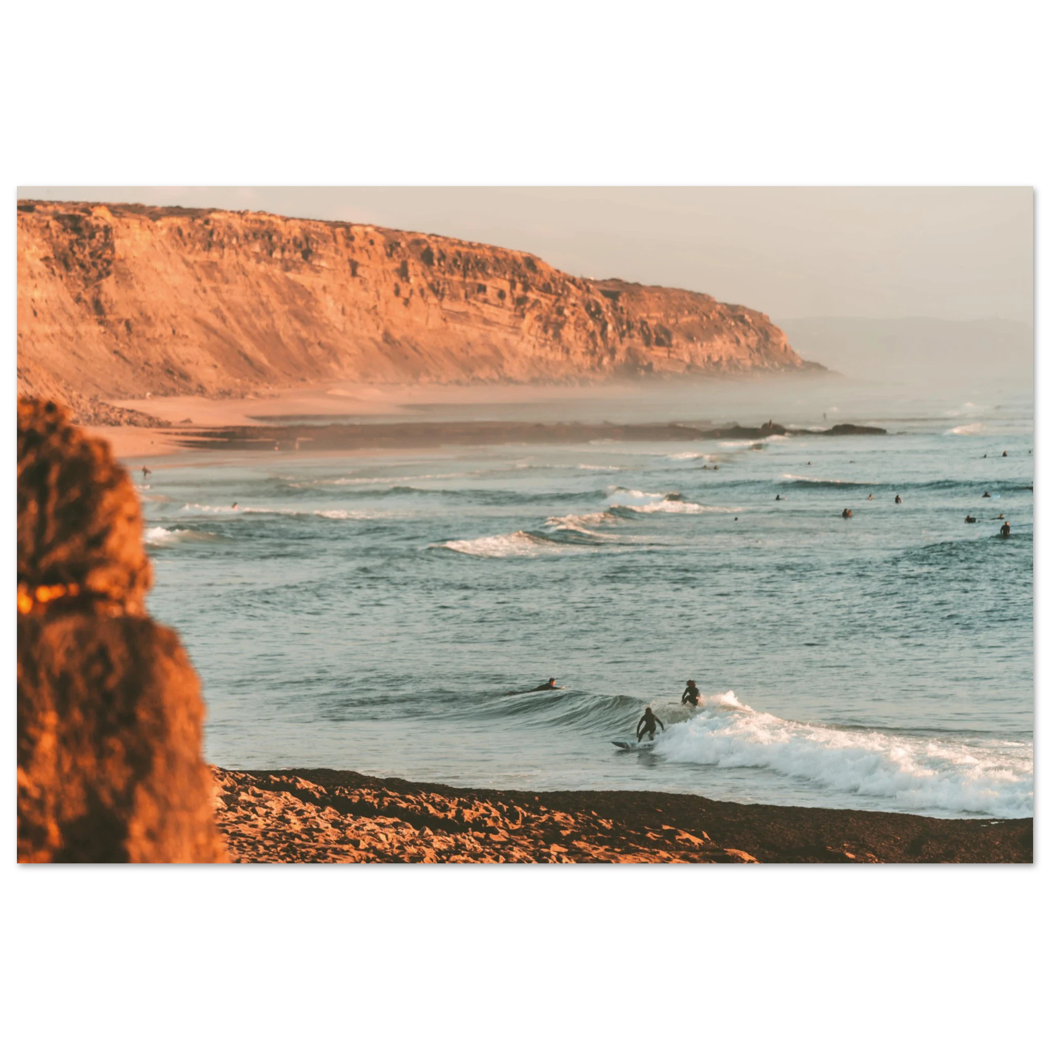 Ericeira, Portugal – World Surfing Reserve nördlich von Lissabon mit Reefbreaks wie Coxos und Ribeira d'Ilhas. Kunstdruck auf Alu-Dibond.