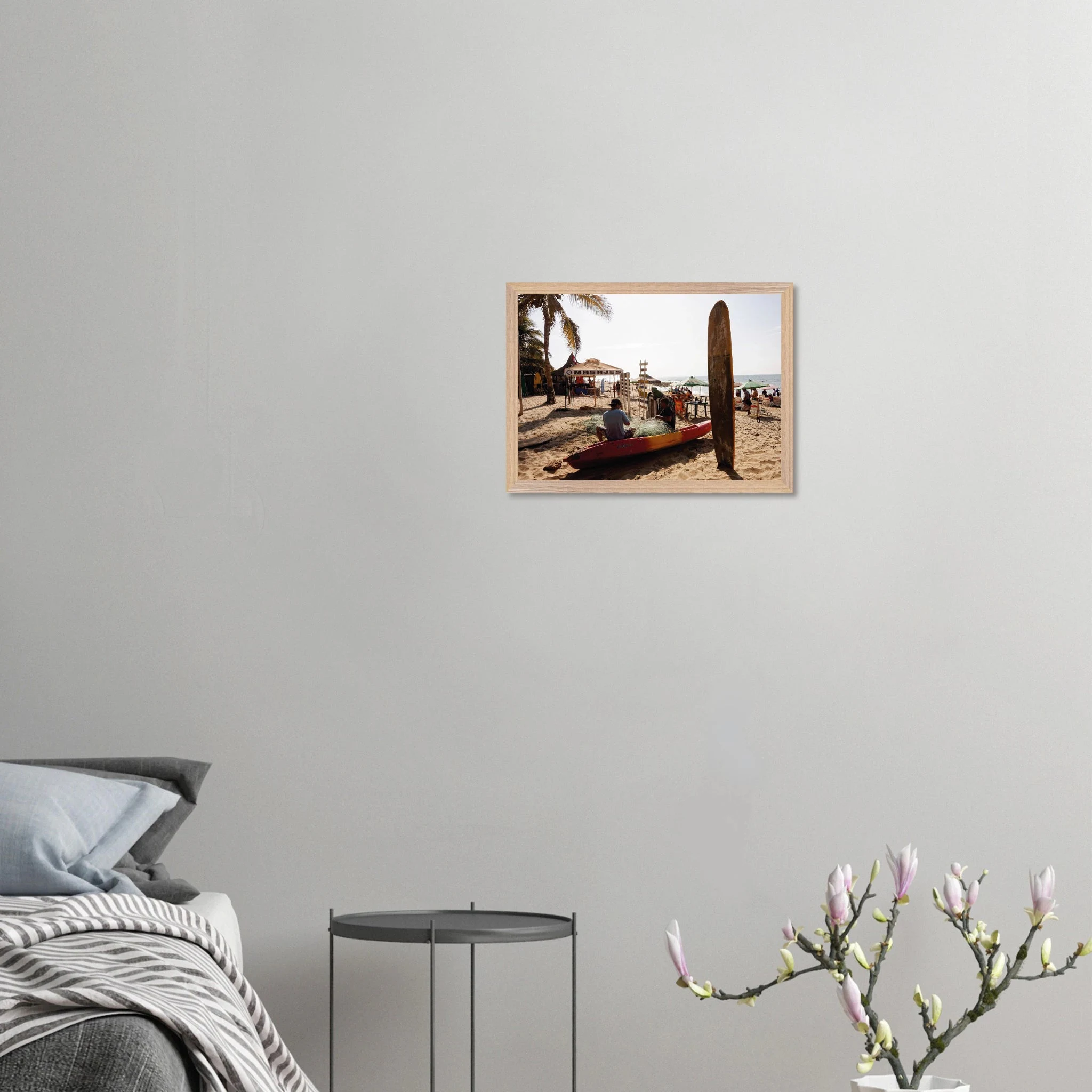 Mancora, Peru – Pazifik-Pointbreak im Norden Perus mit langen linken Wellen und warmem Wasser. Poster im Galerie-Holzrahmen.