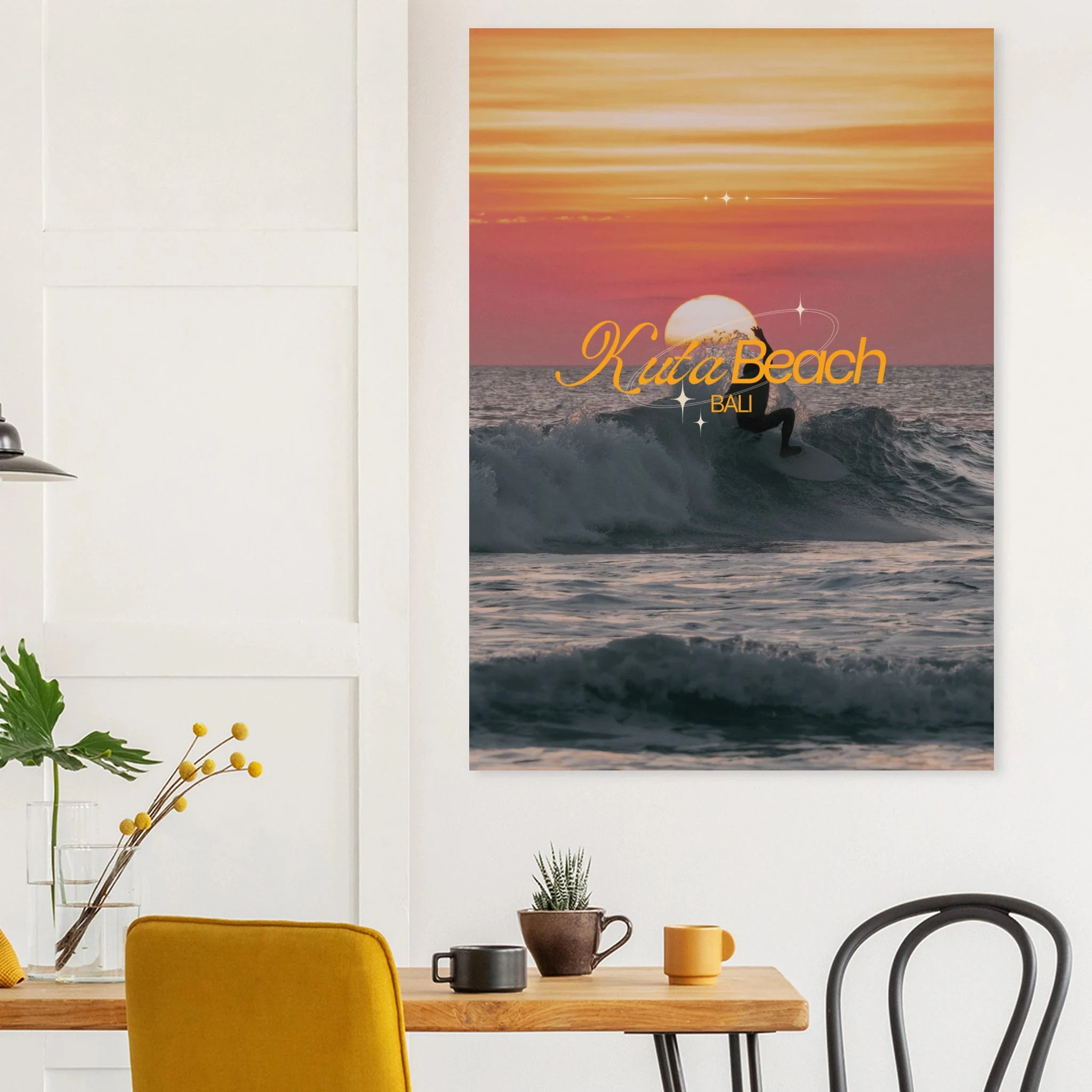 Kuta Beach, Bali (Indonesien) – Belebter Beachbreak im Süden Balis, klassischer Einsteiger-Spot mit weichen Wellen. Poster.
