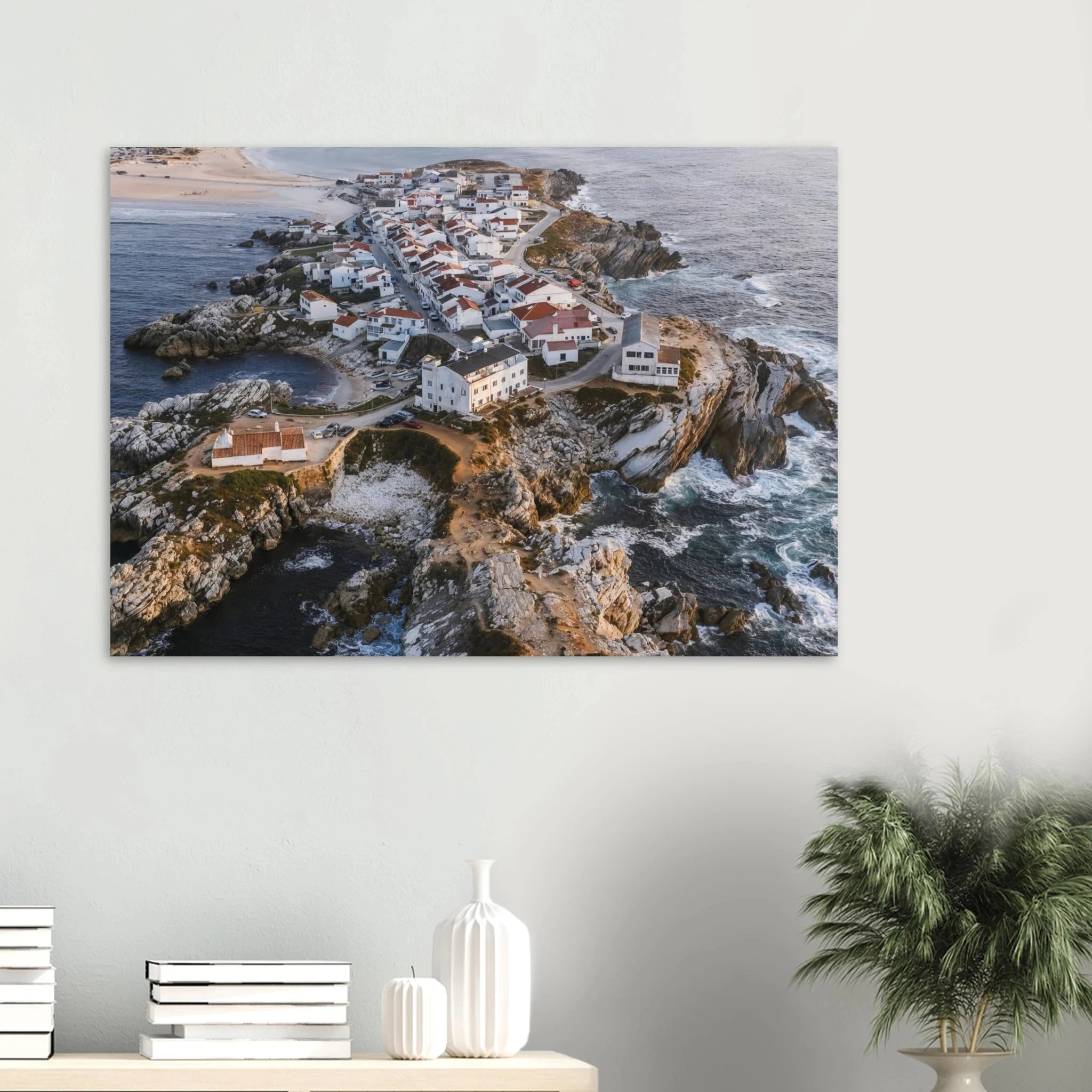 Peniche, Portugal – Halbinsel mit Supertubos-Beachbreak, Austragungsort der WSL Meo Rip Curl Pro Portugal. Kunstdruck auf Alu-Dibond.