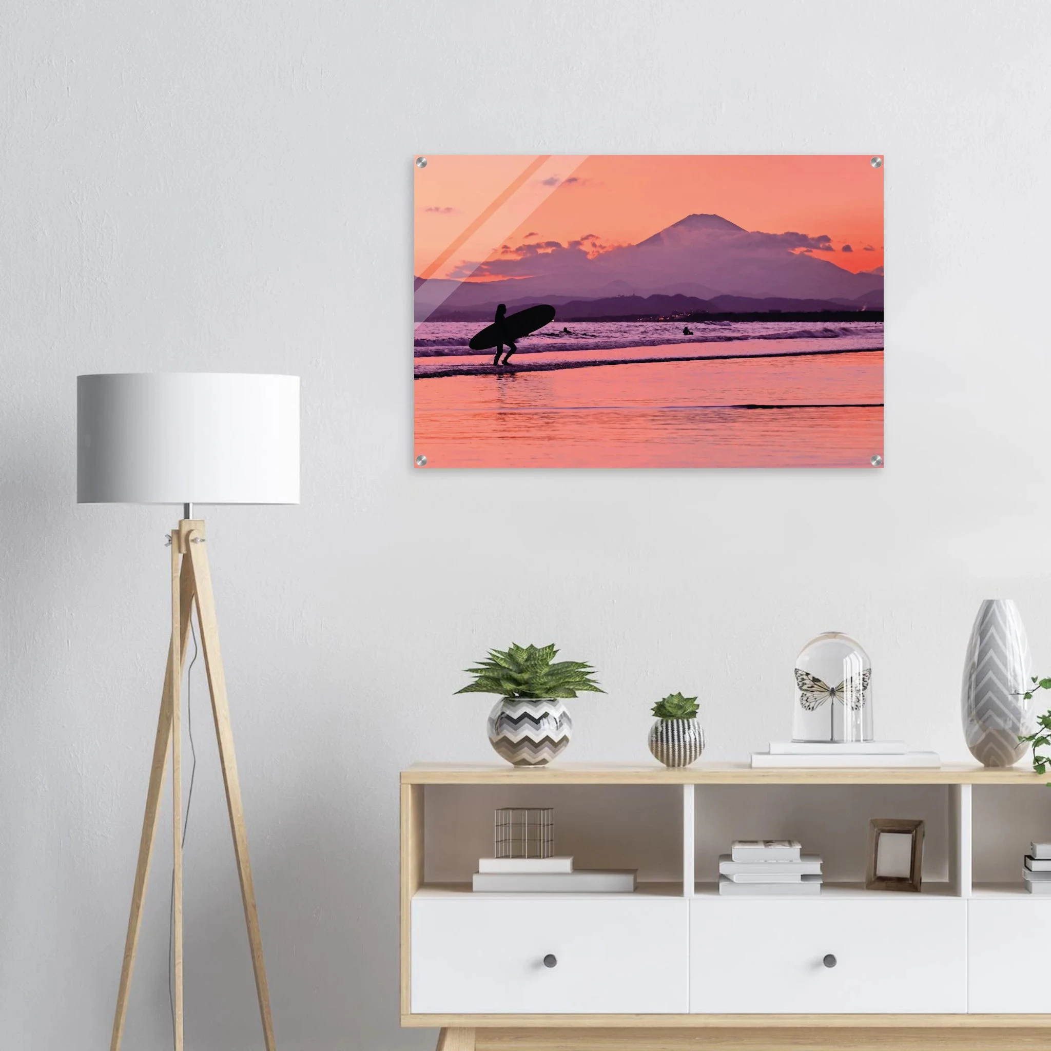 Shonan, Japan – Surfregion an der Sagami-Bucht südwestlich von Tokio, Wiege des japanischen Wellenreitens. Kunstdruck auf Acrylglas.