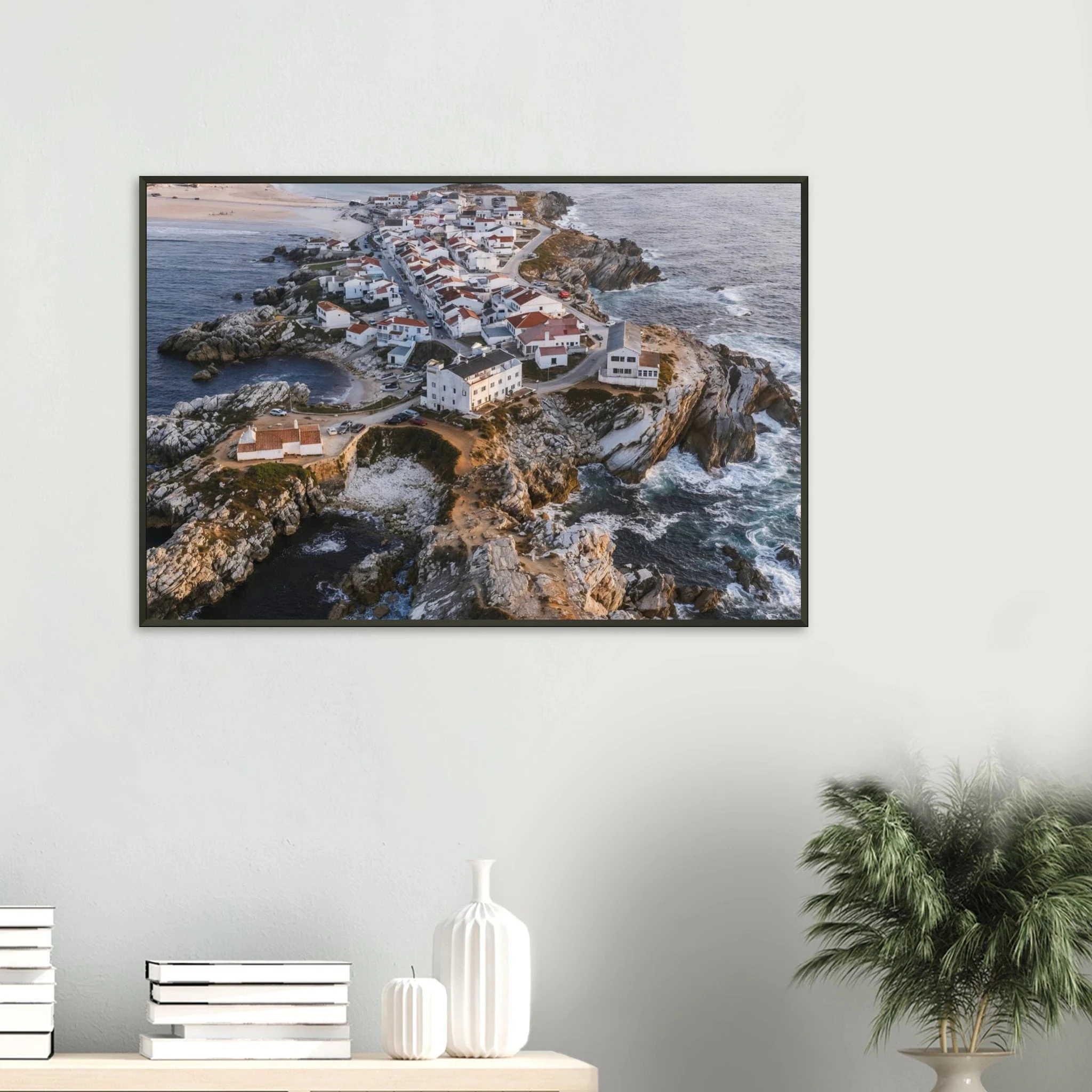Peniche, Portugal – Halbinsel mit Supertubos-Beachbreak, Austragungsort der WSL Meo Rip Curl Pro Portugal. Poster im Metallrahmen.