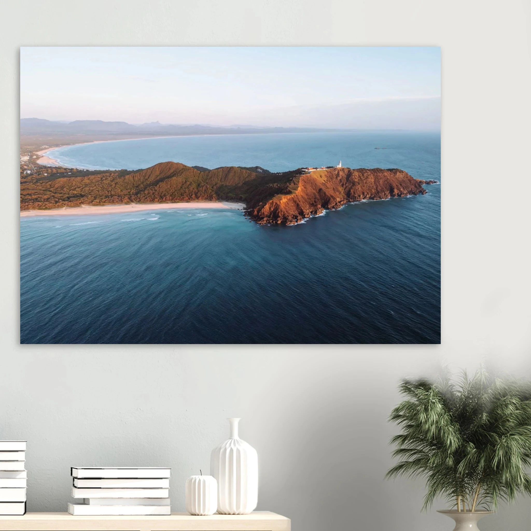 Byron Bay, Australien – Östlichster Punkt Australiens mit langen Pointbreaks und entspanntem Longboard-Flair. Poster.