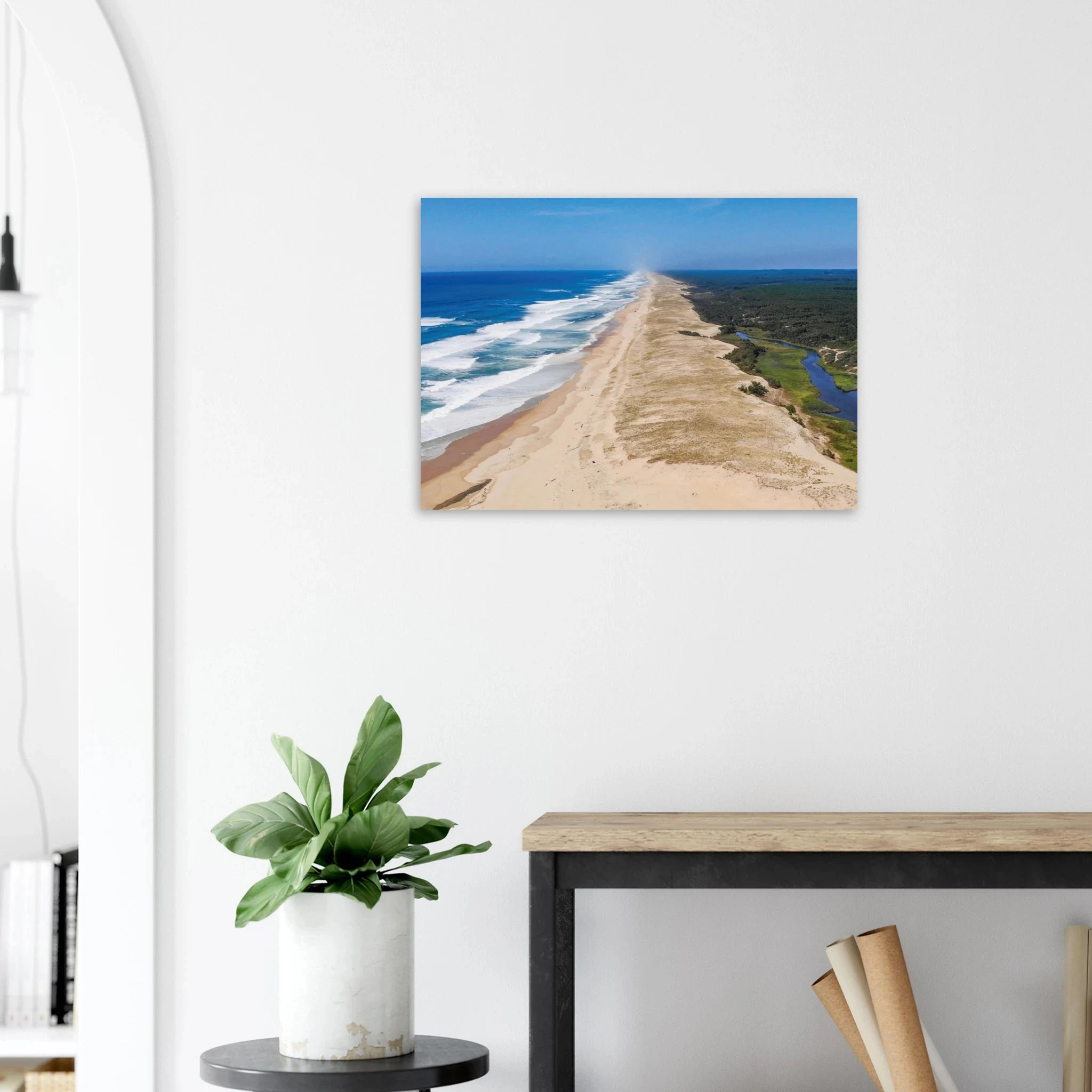Moliets-et-Maa, Frankreich – Ruhiger Pinienwald-Strand in den Landes mit beständigem Atlantik-Swell für alle Levels. Kunstdruck auf Alu-Dibond.