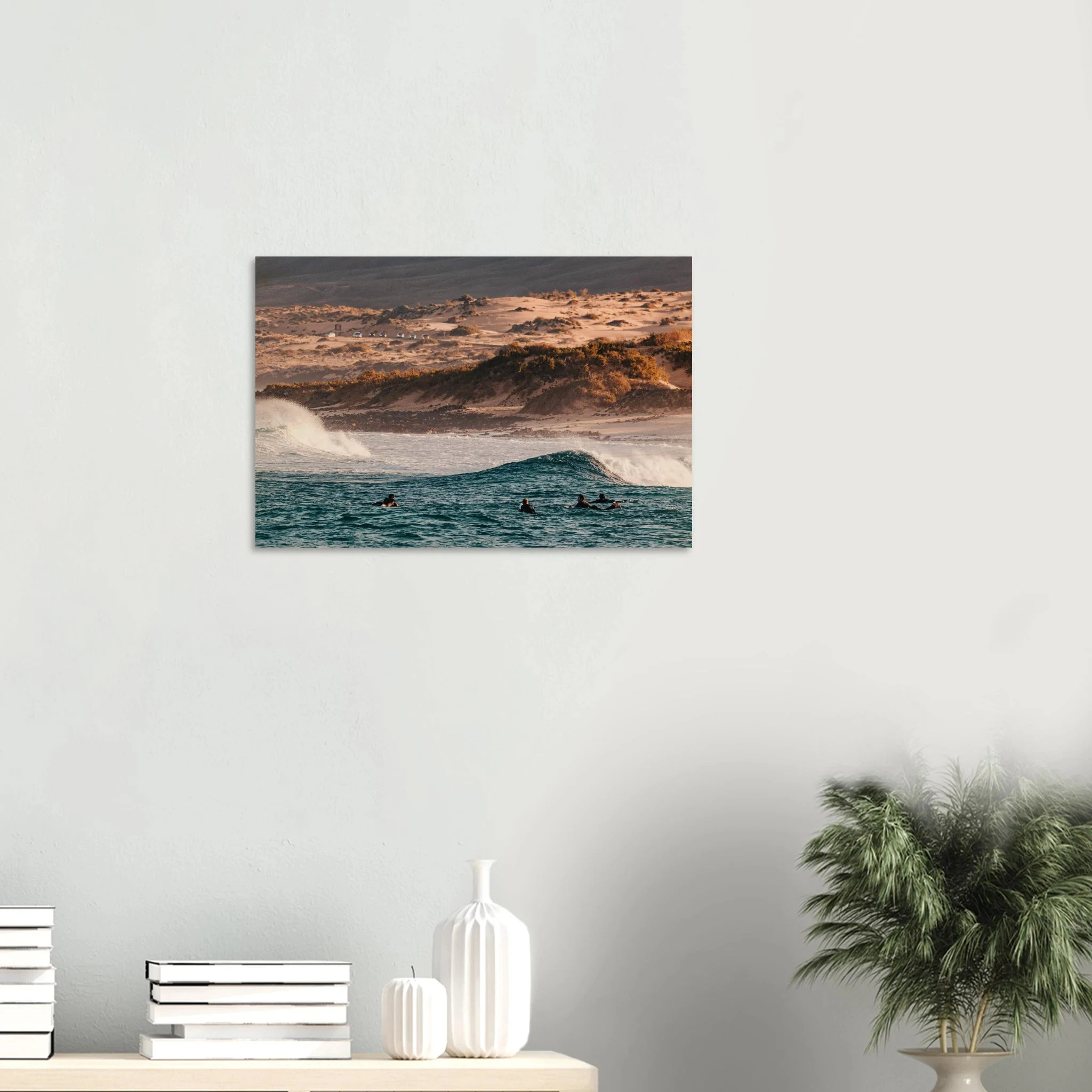 Fuerteventura, Spanien – Kanareninsel mit Vulkangestein-Reefbreaks im Norden und ganzjährig konstantem Atlantik-Swell. Kunstdruck auf Holz.