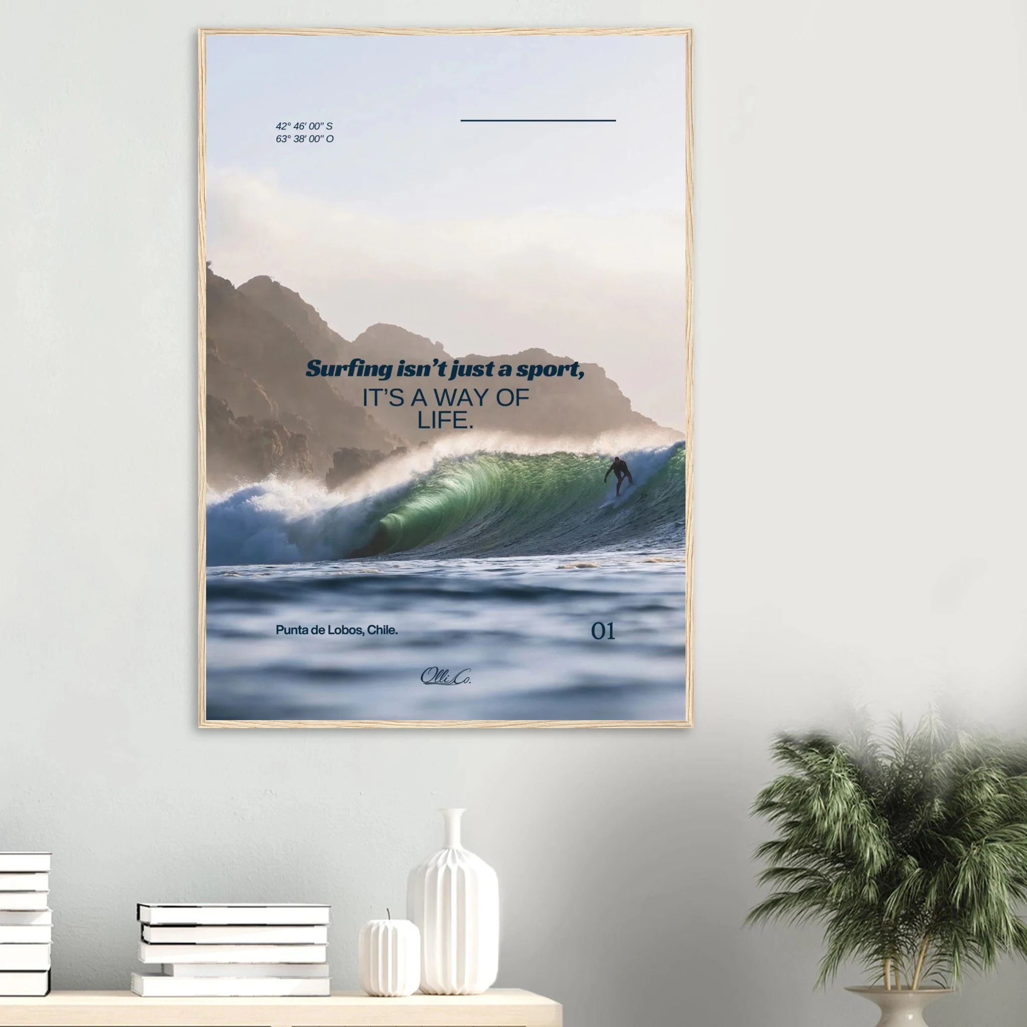 Punta de Lobos, Chile – Linker Pointbreak bei Pichilemu mit charakteristischen Felsnadeln Los Morros. Poster im Holzrahmen.