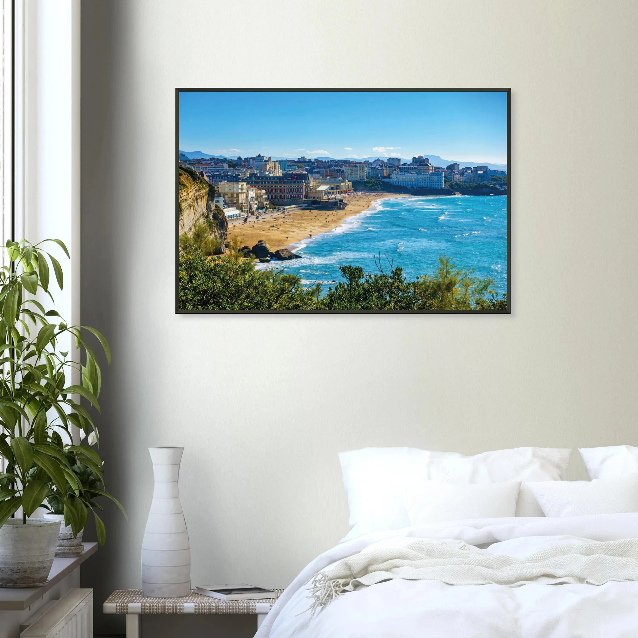 Biarritz, Frankreich – Mondäner Surfort am baskischen Atlantik, Wiege des europäischen Wellenreitens seit den 1950er-Jahren. Poster im Metallrahmen.