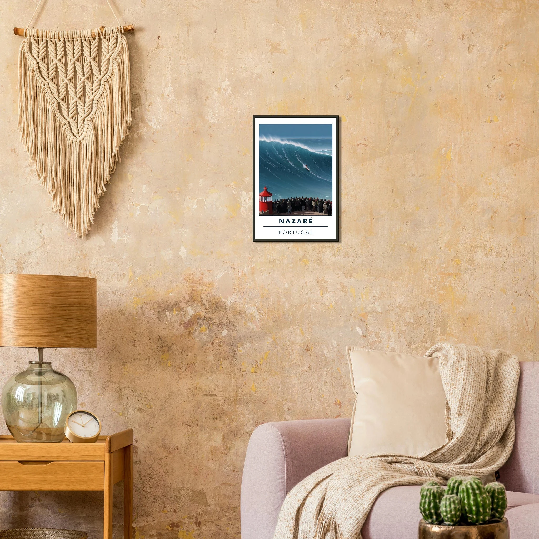 Nazaré, Portugal – Praia do Norte, weltgrößte Big-Wave-Welle Europas an der portugiesischen Atlantikküste. Poster im Metallrahmen.