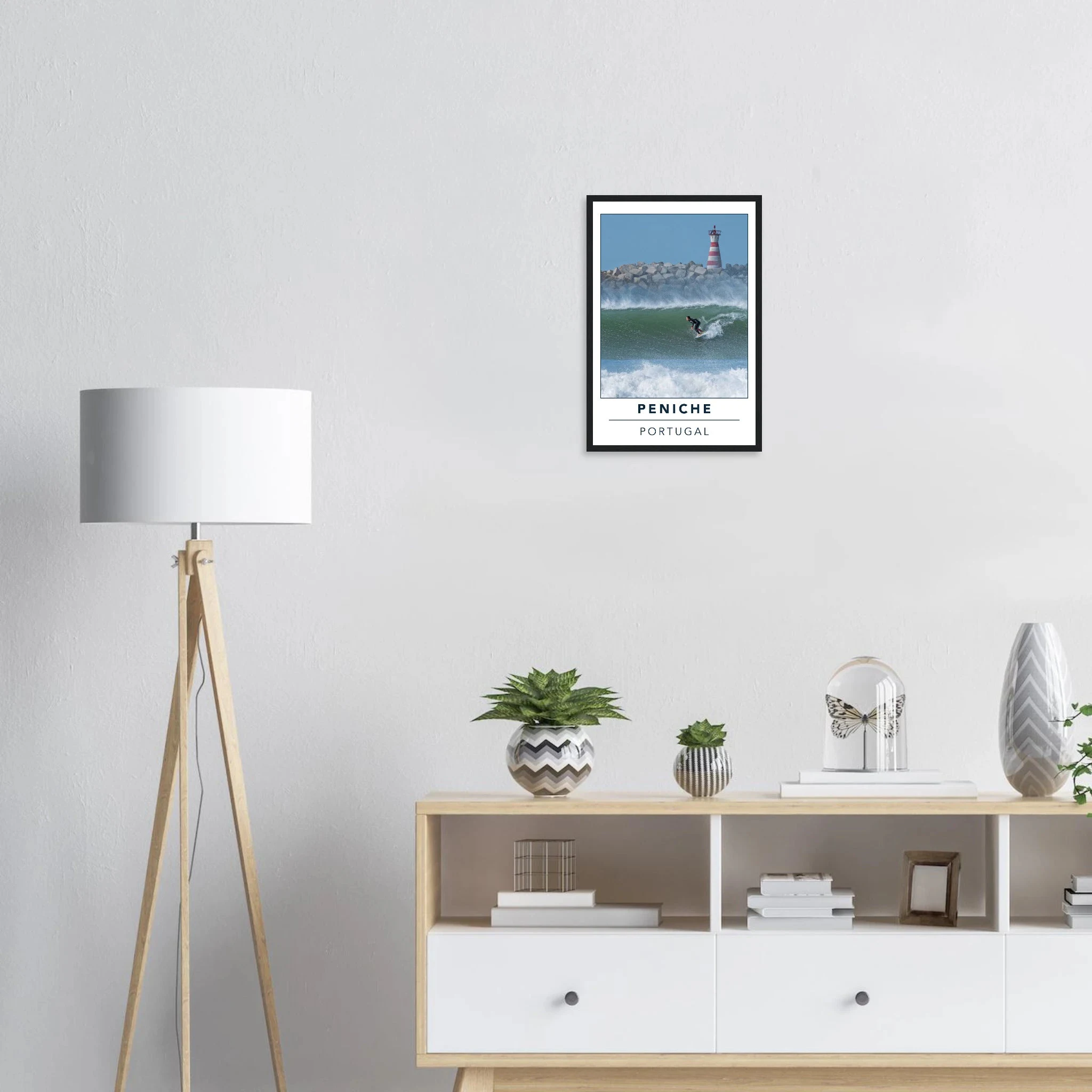 Peniche, Portugal – Halbinsel mit Supertubos-Beachbreak, Austragungsort der WSL Meo Rip Curl Pro Portugal. Poster im Holzrahmen.