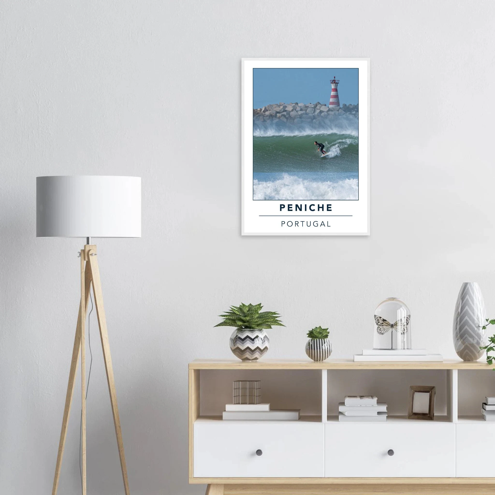 Peniche, Portugal – Halbinsel mit Supertubos-Beachbreak, Austragungsort der WSL Meo Rip Curl Pro Portugal. Poster im Holzrahmen.