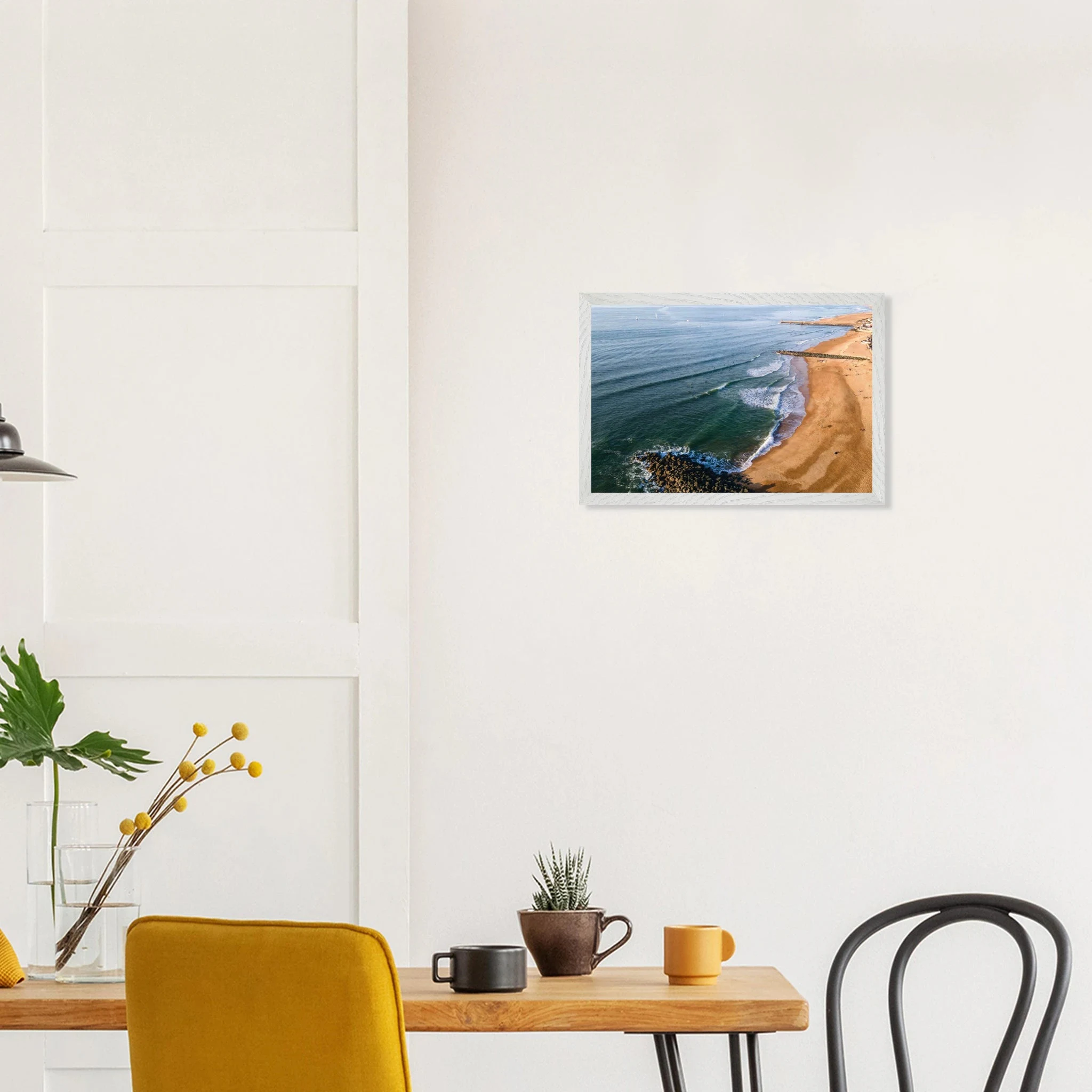 Capbreton, Frankreich – Hafenstadt an der französischen Atlantikküste mit Gouf-Canyon vor der Küste und kräftigen Beachbreaks. Poster im Galerie-Holzrahmen.