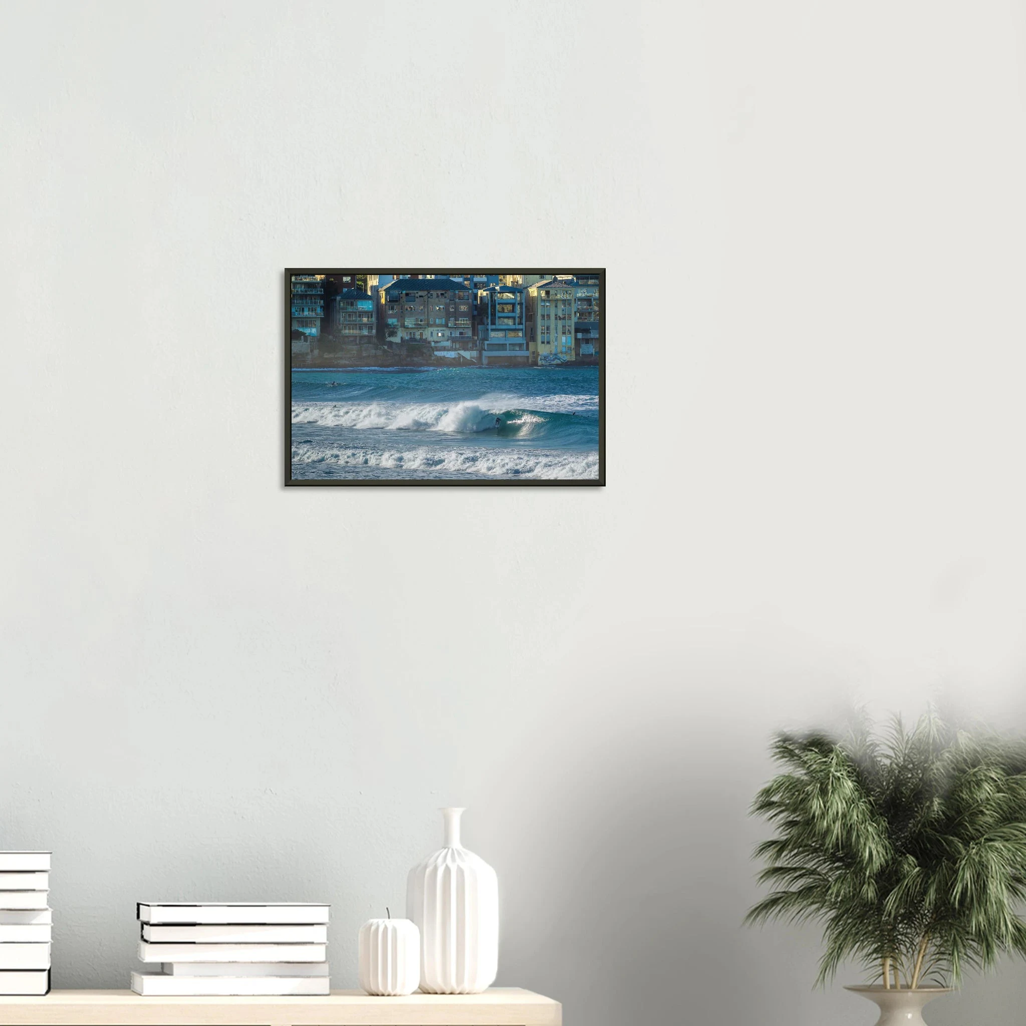 Bondi Beach, Australien – Ikonischer Stadtstrand im Osten Sydneys mit klassischem Beachbreak und Surfkultur-Geschichte. Poster im Metallrahmen.
