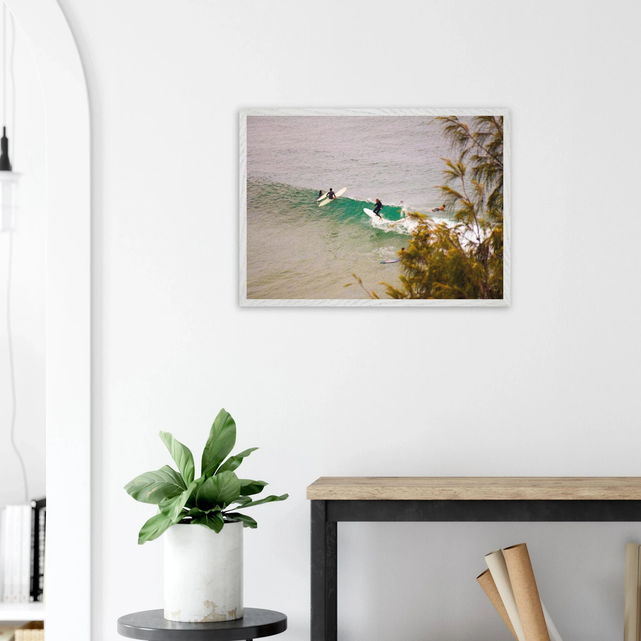 Byron Bay, Australien – Östlichster Punkt Australiens mit langen Pointbreaks und entspanntem Longboard-Flair. Poster im Galerie-Holzrahmen.