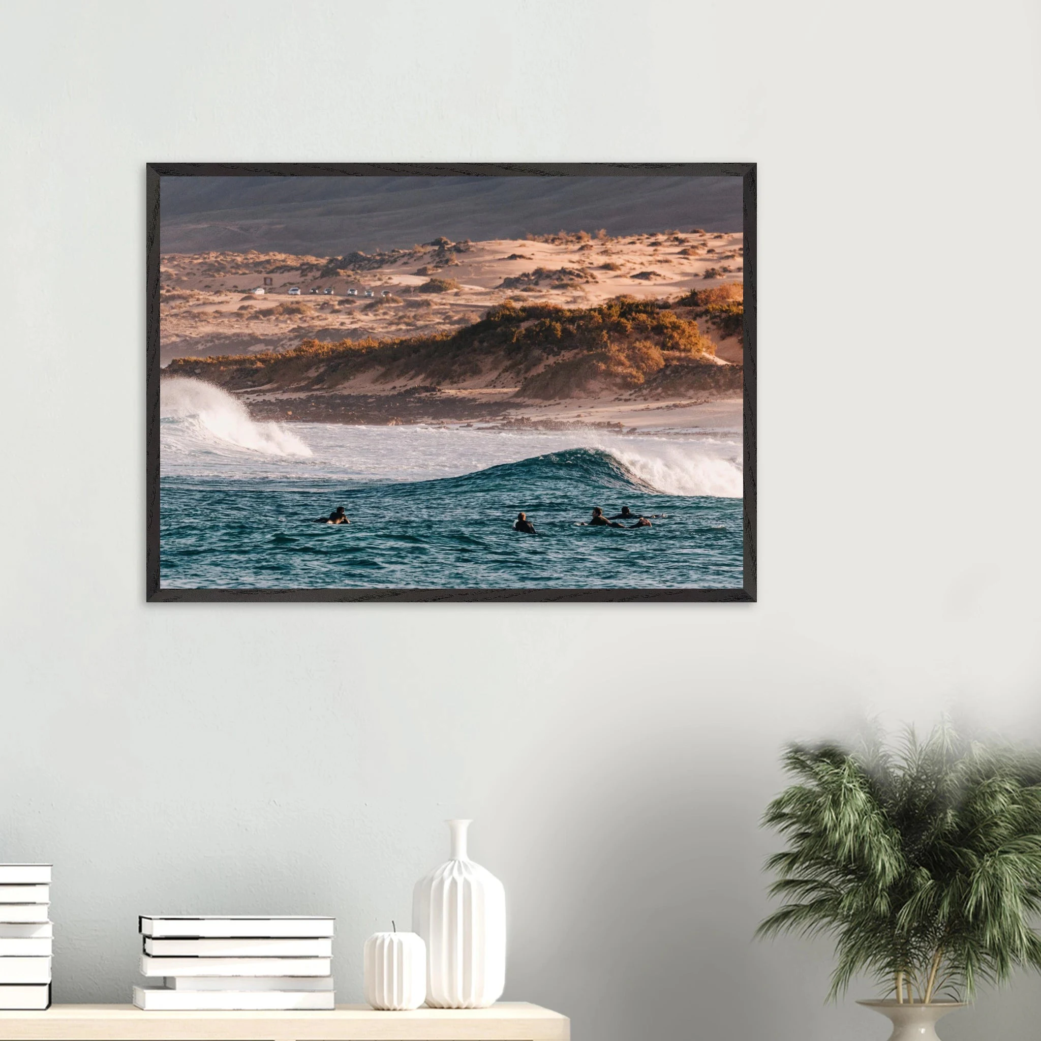 Fuerteventura, Spanien – Kanareninsel mit Vulkangestein-Reefbreaks im Norden und ganzjährig konstantem Atlantik-Swell. Poster im Galerie-Holzrahmen.