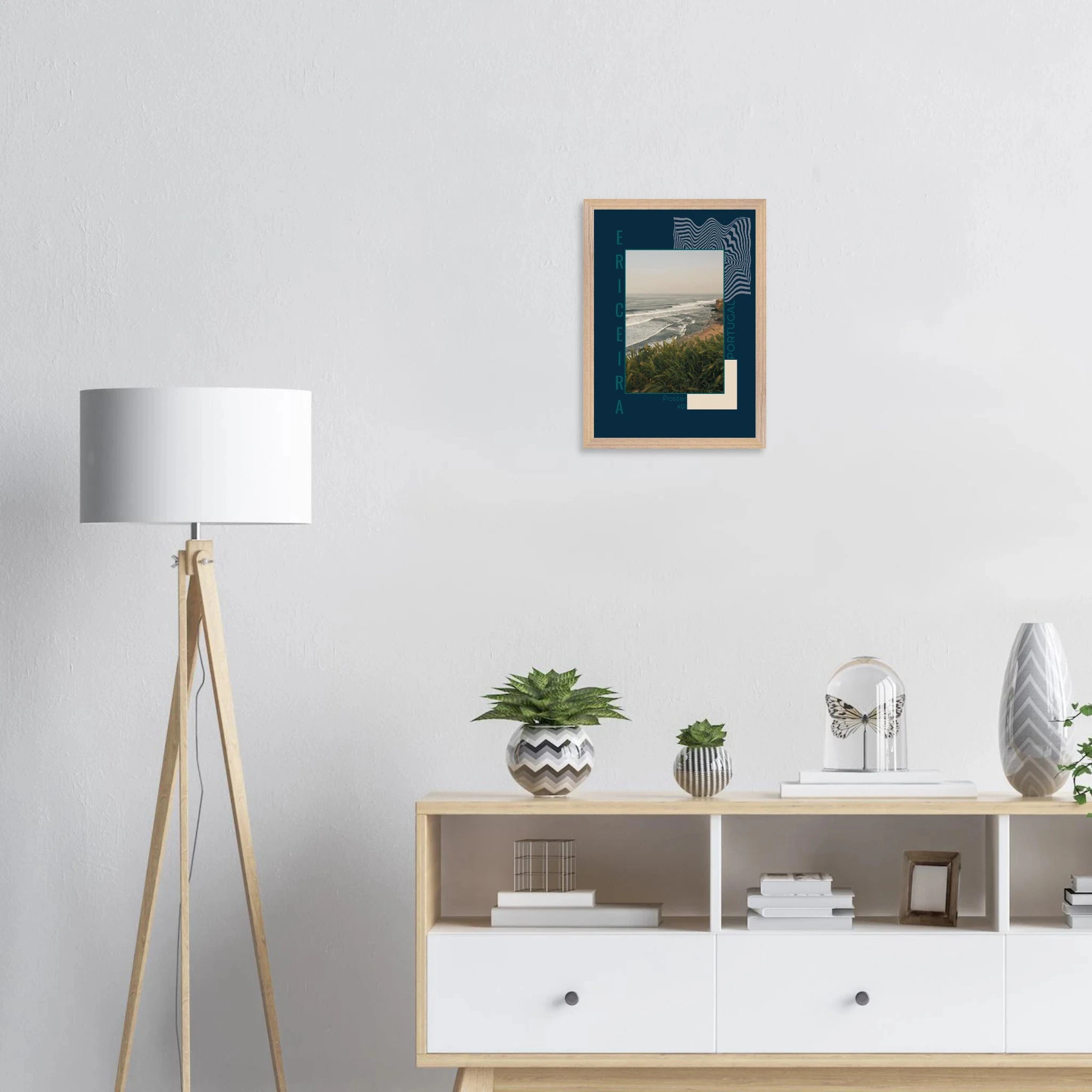 Ericeira, Portugal – World Surfing Reserve nördlich von Lissabon mit Reefbreaks wie Coxos und Ribeira d'Ilhas. Poster im Galerie-Holzrahmen.