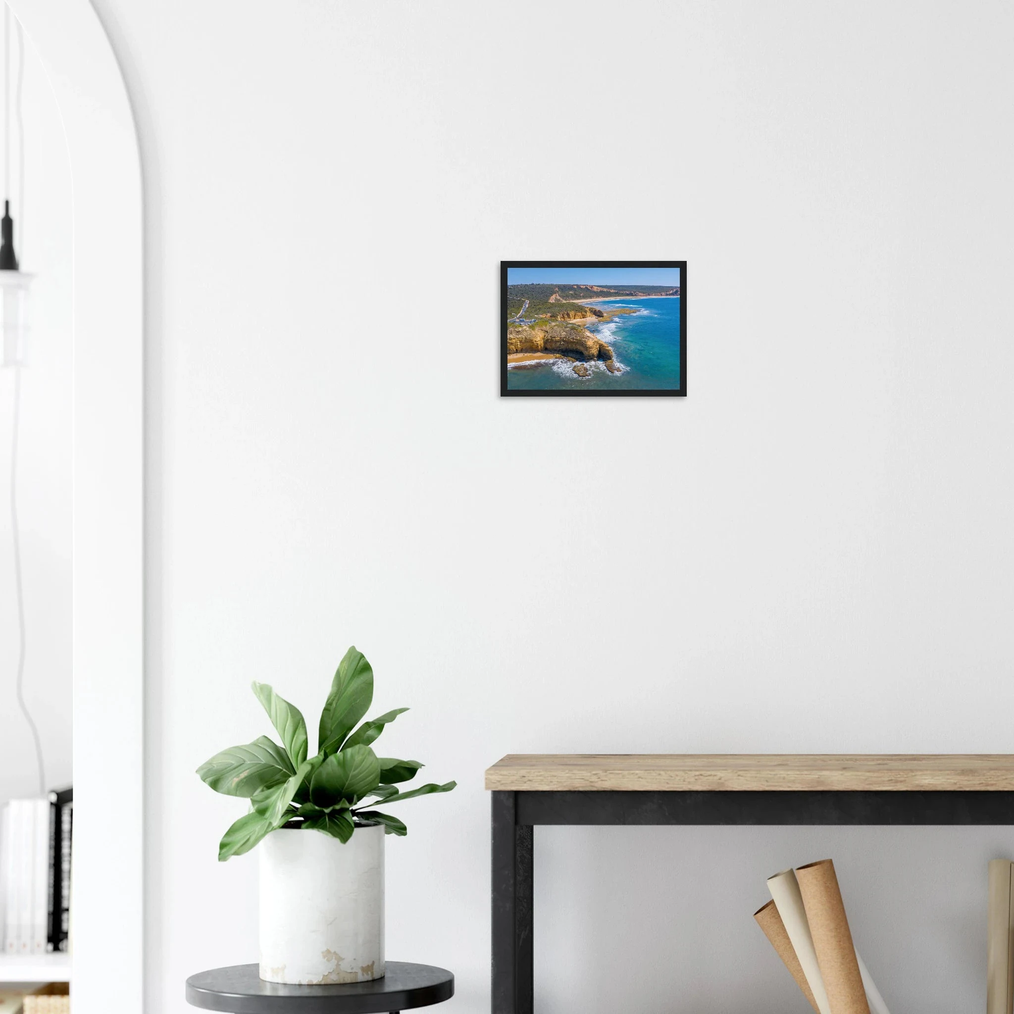 Torquay, Australien – Heimat der Bells Beach und Sitz der Surfmarken Rip Curl und Quiksilver in Victoria. Poster im Holzrahmen.