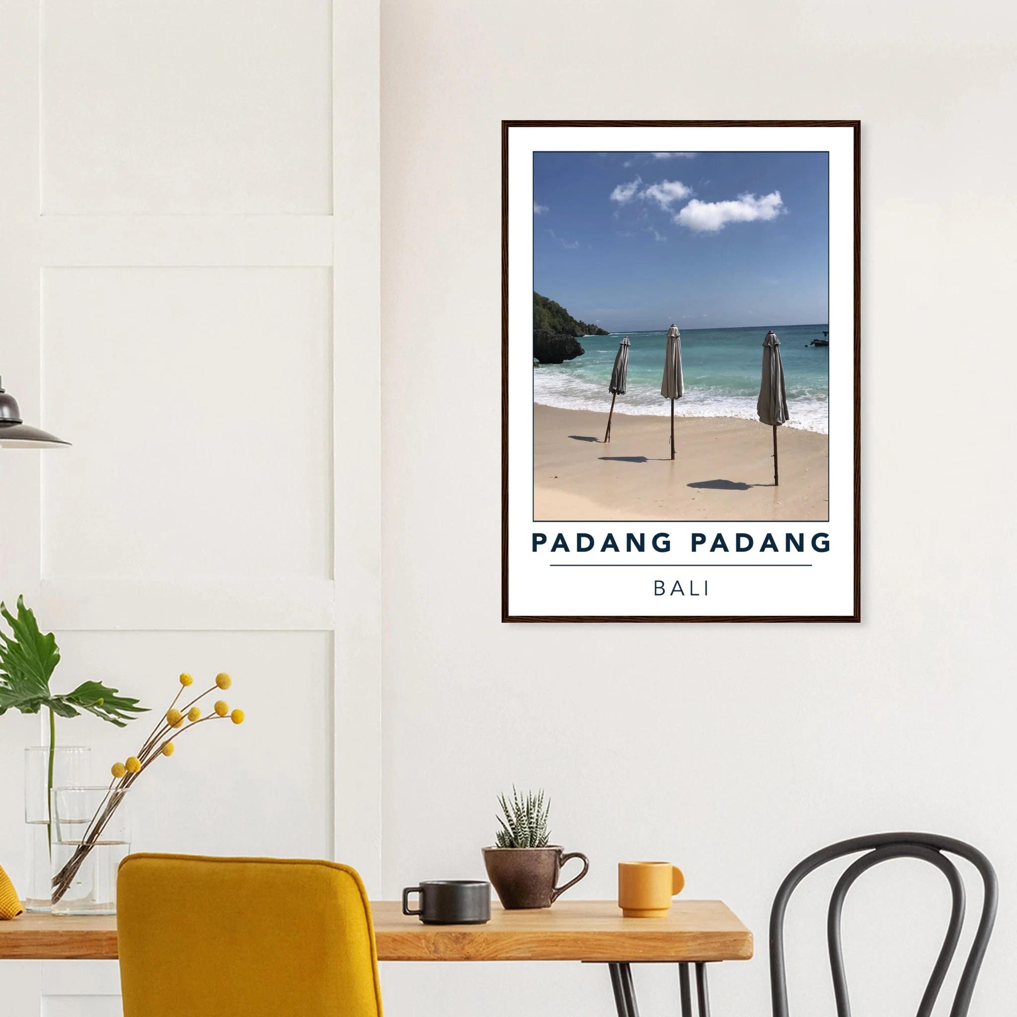 Padang Padang, Bali (Indonesien) – Linker Reefbreak auf der Bukit-Halbinsel, bekannt als balinesisches Pipeline-Pendant. Poster im Holzrahmen.