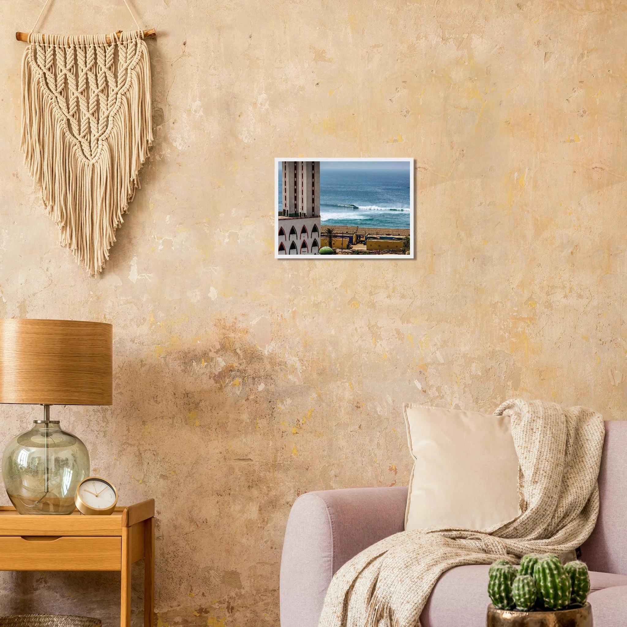 Saly, Senegal – Westafrikanische Küstenstadt an der Petite Côte mit Riffwellen und warmem Atlantik. Poster im Holzrahmen.