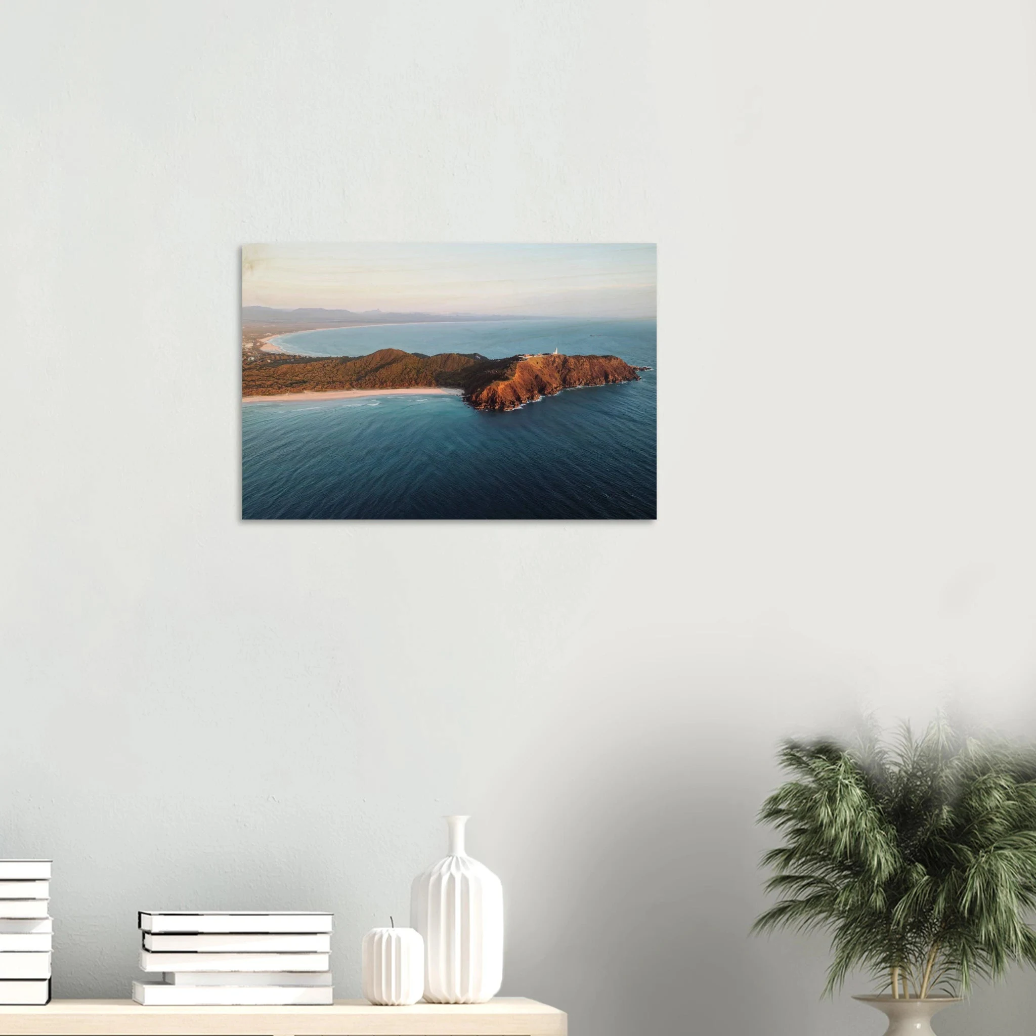 Byron Bay, Australien – Östlichster Punkt Australiens mit langen Pointbreaks und entspanntem Longboard-Flair. Kunstdruck auf Holz.
