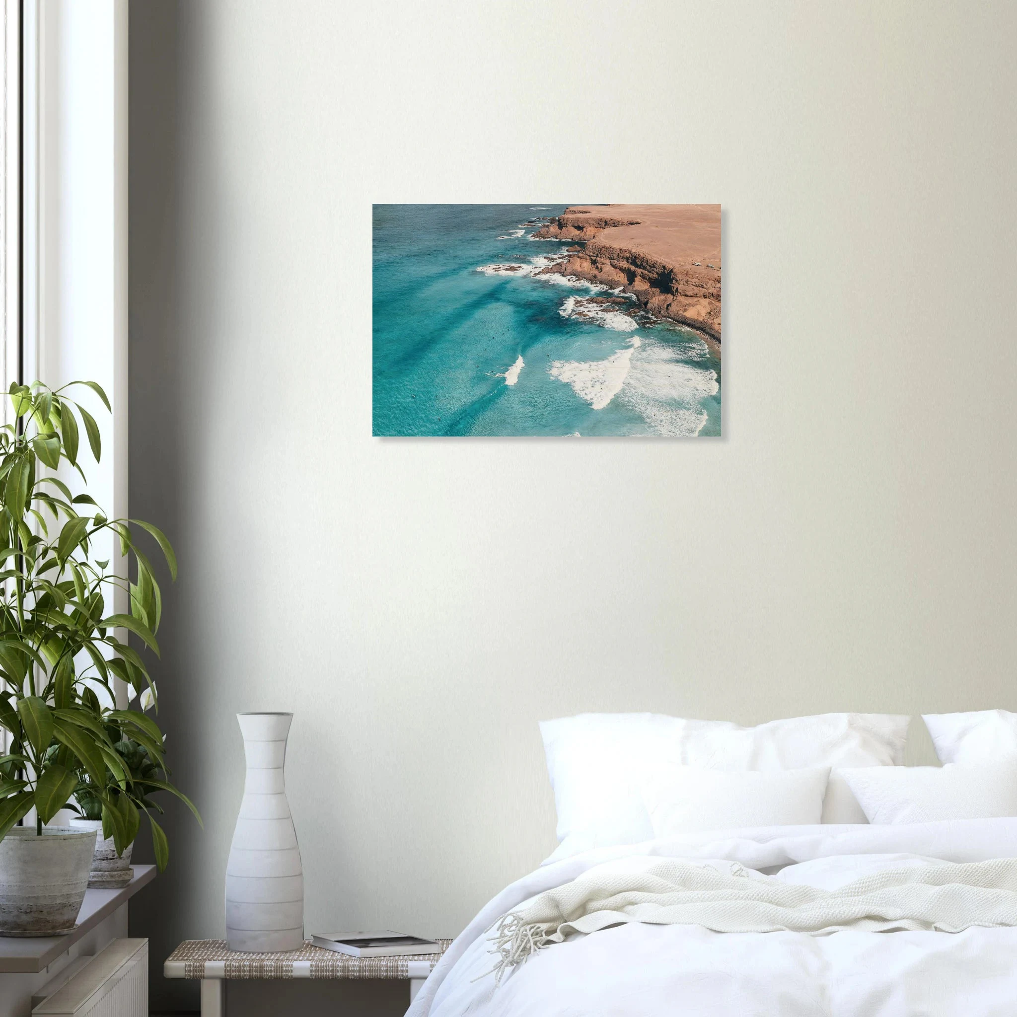 Fuerteventura, Spanien – Kanareninsel mit Vulkangestein-Reefbreaks im Norden und ganzjährig konstantem Atlantik-Swell. Kunstdruck auf Holz.