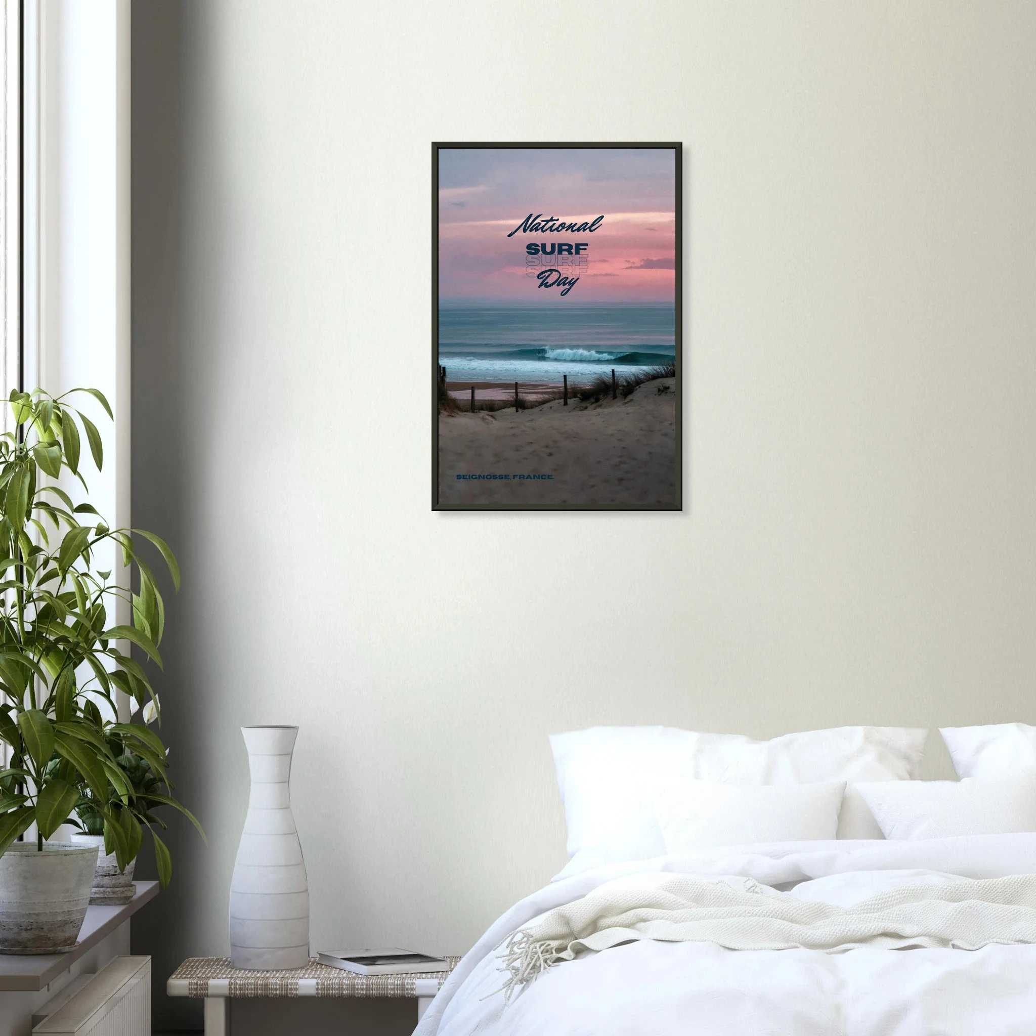 Seignosse, Frankreich – Dünenstrand in den Landes mit hohlen Beachbreaks und ausgeprägter Herbstsaison. Poster im Metallrahmen.