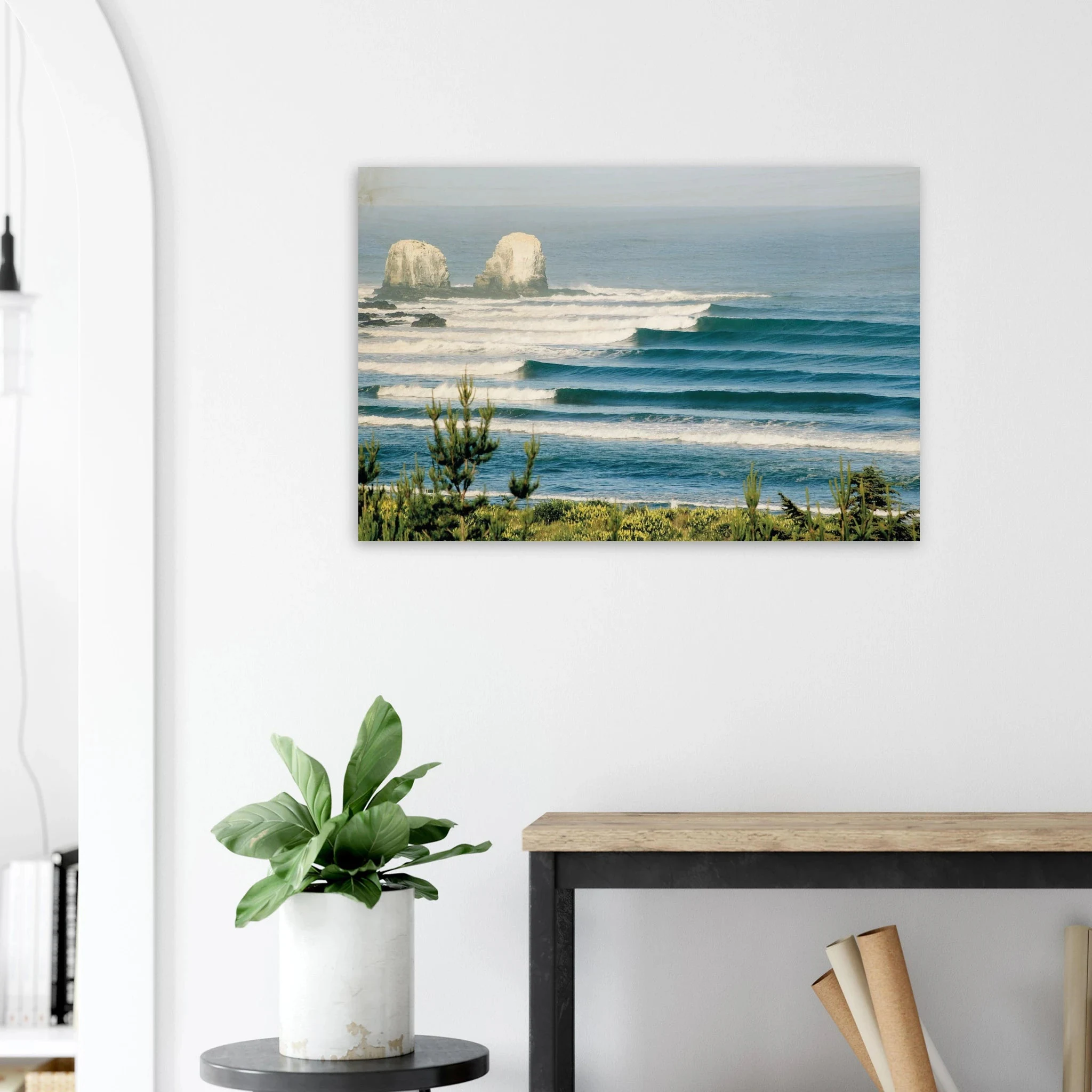 Punta de Lobos, Chile – Linker Pointbreak bei Pichilemu mit charakteristischen Felsnadeln Los Morros. Kunstdruck auf Holz.