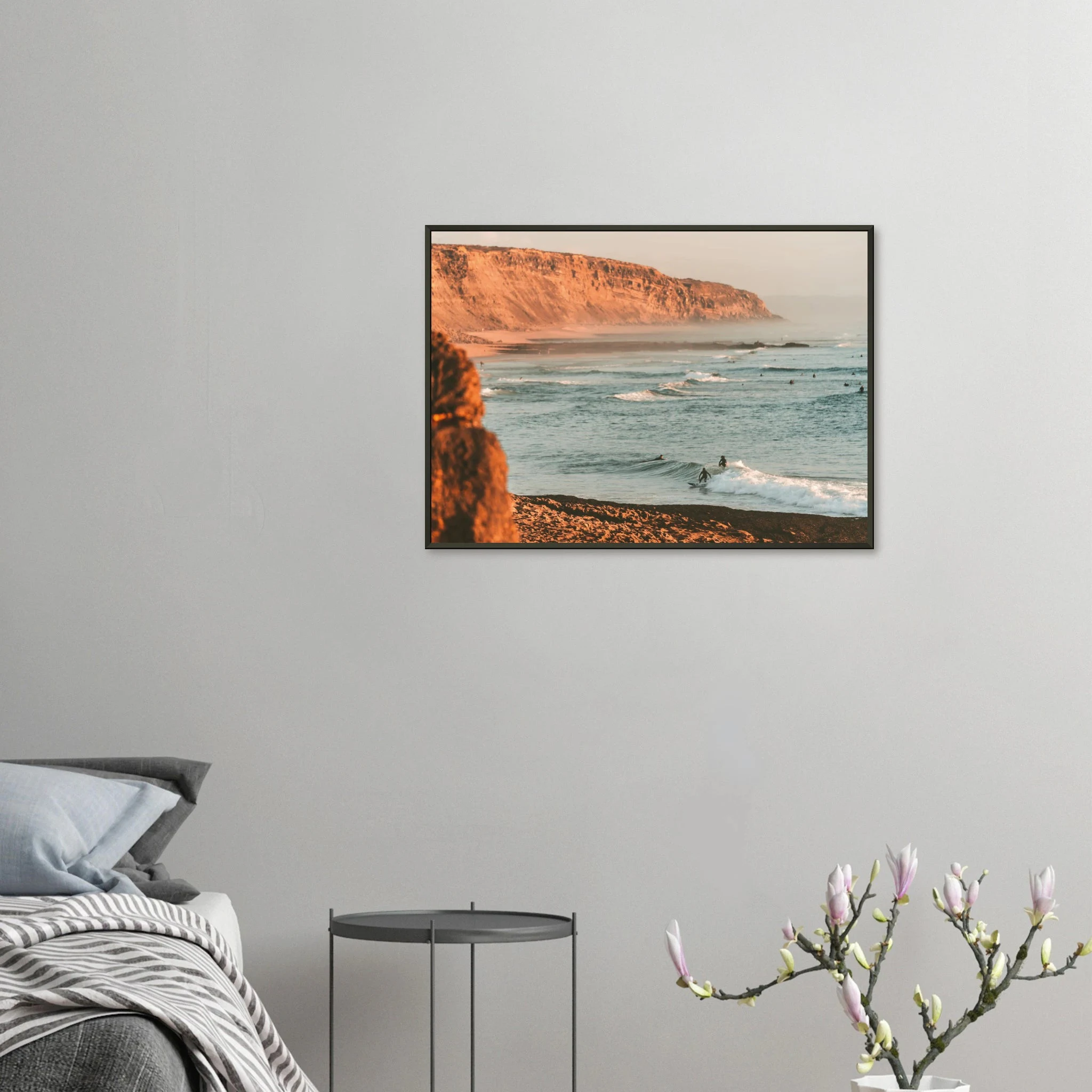Ericeira, Portugal – World Surfing Reserve nördlich von Lissabon mit Reefbreaks wie Coxos und Ribeira d'Ilhas. Poster im Metallrahmen.