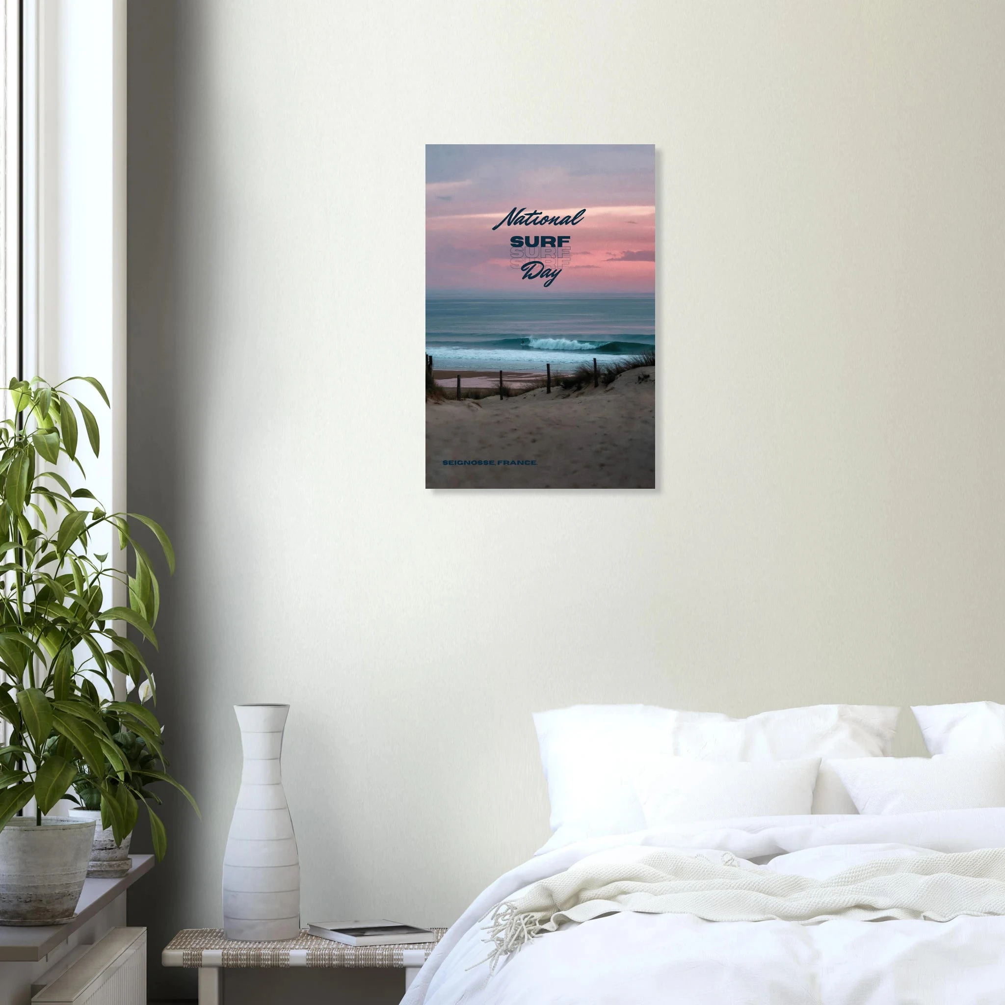 Seignosse, Frankreich – Dünenstrand in den Landes mit hohlen Beachbreaks und ausgeprägter Herbstsaison. Poster.