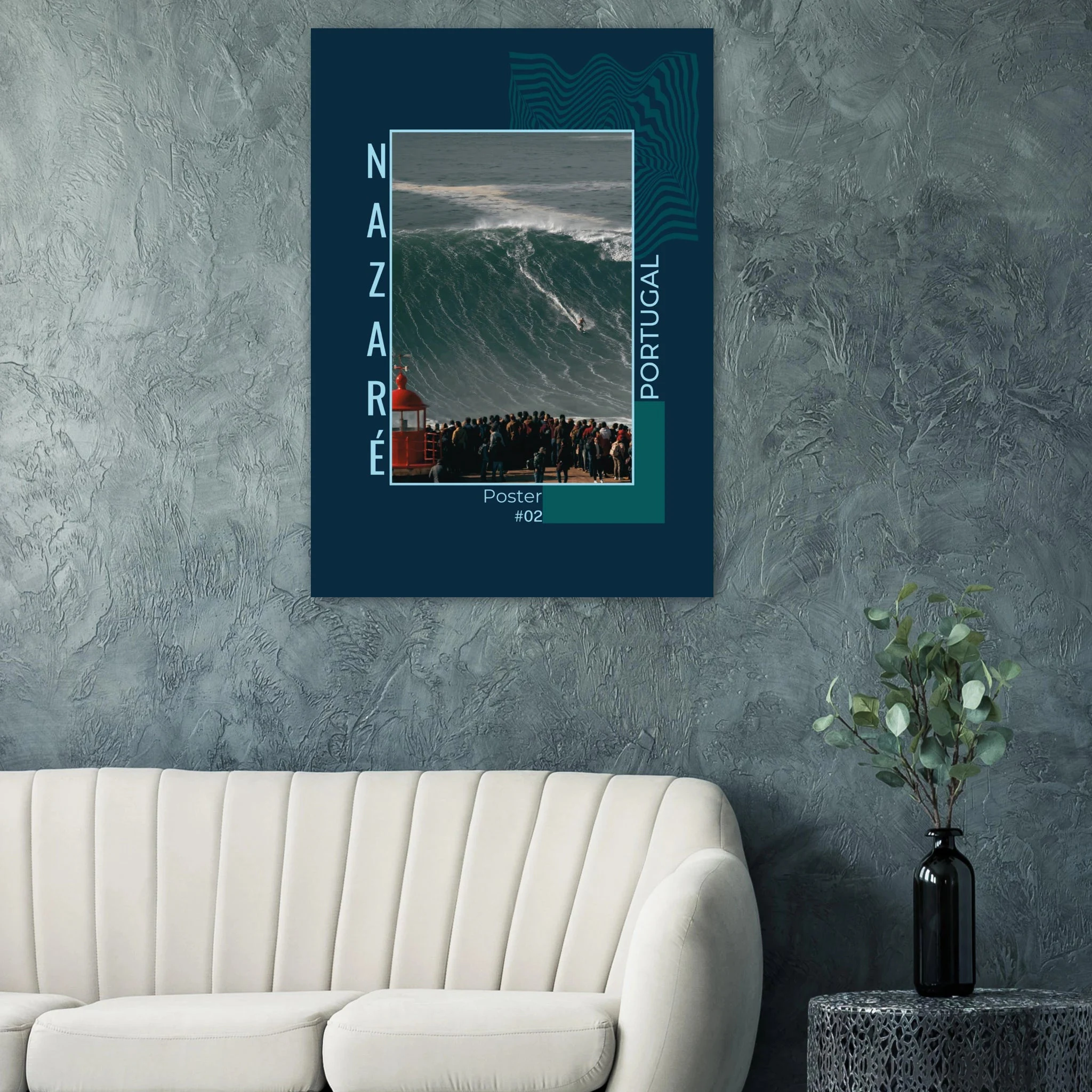 Nazaré, Portugal – Praia do Norte, weltgrößte Big-Wave-Welle Europas an der portugiesischen Atlantikküste. Poster.