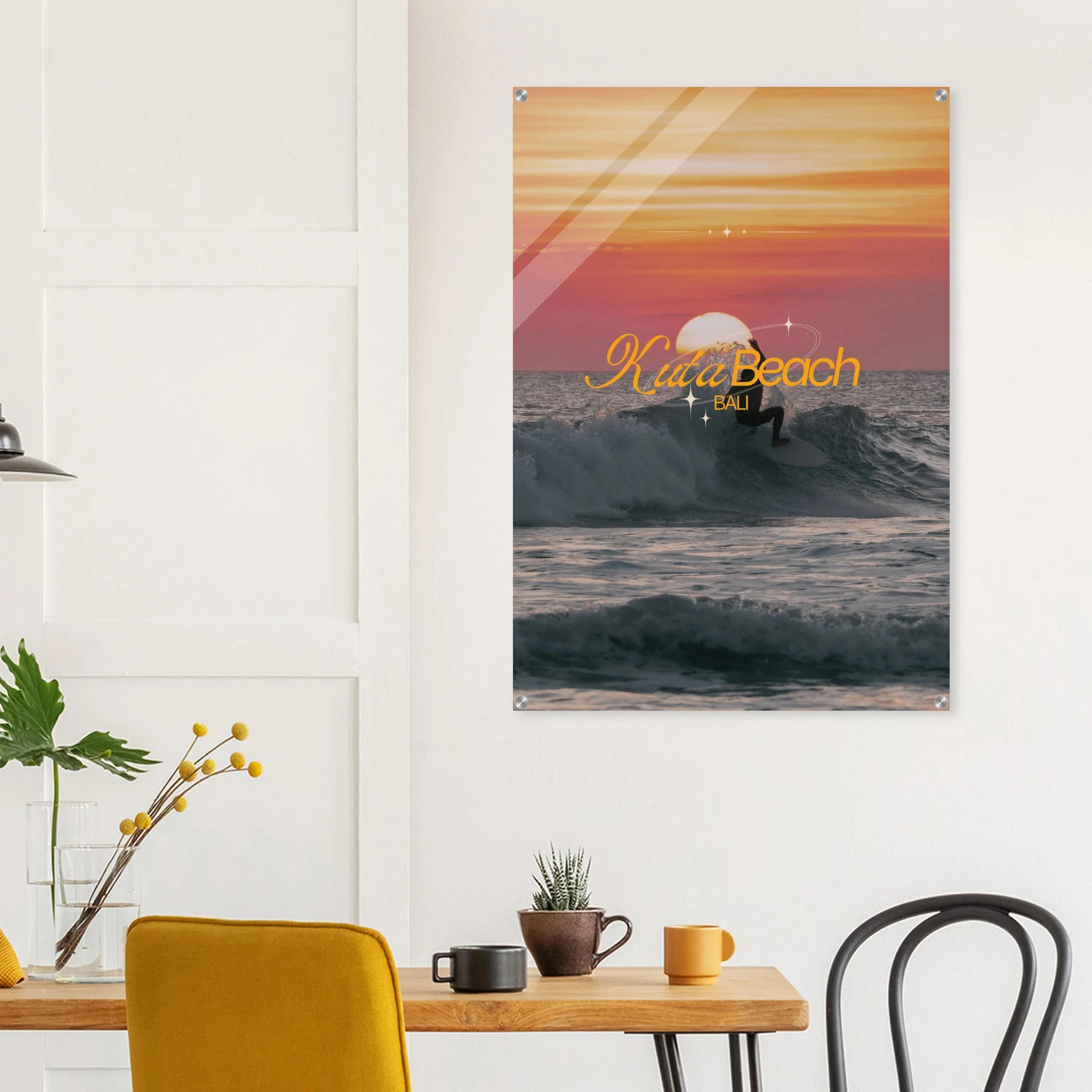 Kuta Beach, Bali (Indonesien) – Belebter Beachbreak im Süden Balis, klassischer Einsteiger-Spot mit weichen Wellen. Kunstdruck auf Acrylglas.