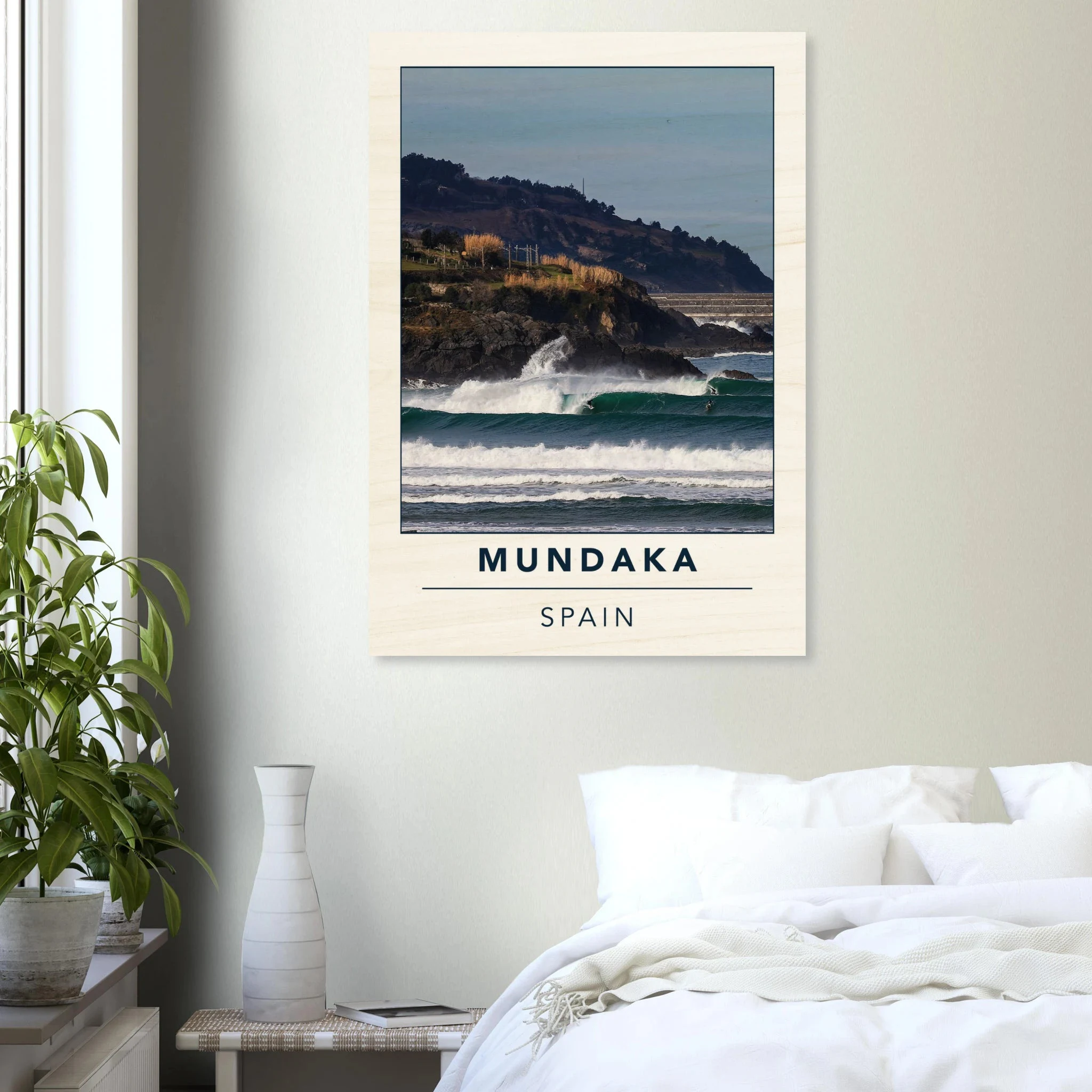 Mundaka, Spanien – Linke Flussmündungswelle im Baskenland, eine der längsten Barrels Europas. Kunstdruck auf Holz.