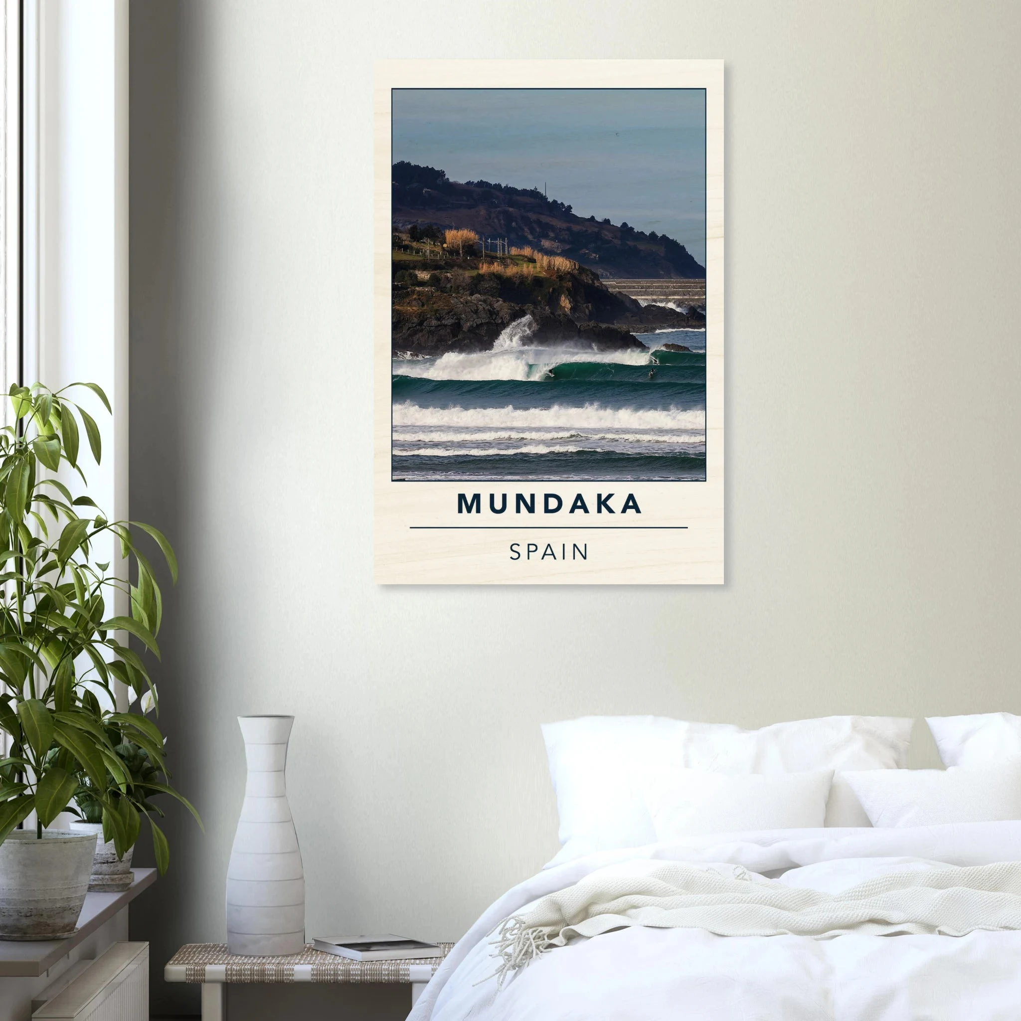 Mundaka, Spanien – Linke Flussmündungswelle im Baskenland, eine der längsten Barrels Europas. Kunstdruck auf Holz.