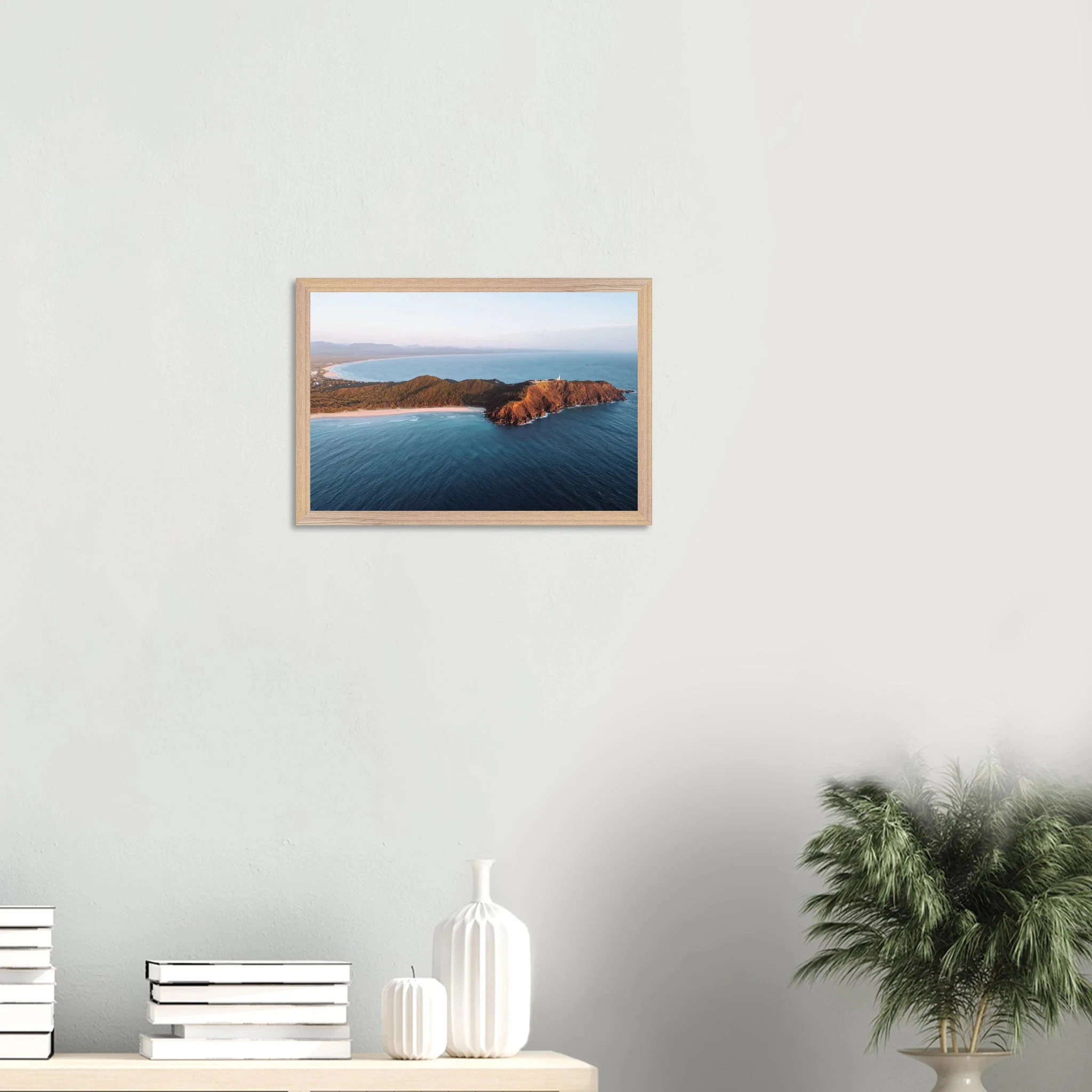 Byron Bay, Australien – Östlichster Punkt Australiens mit langen Pointbreaks und entspanntem Longboard-Flair. Poster im Galerie-Holzrahmen.