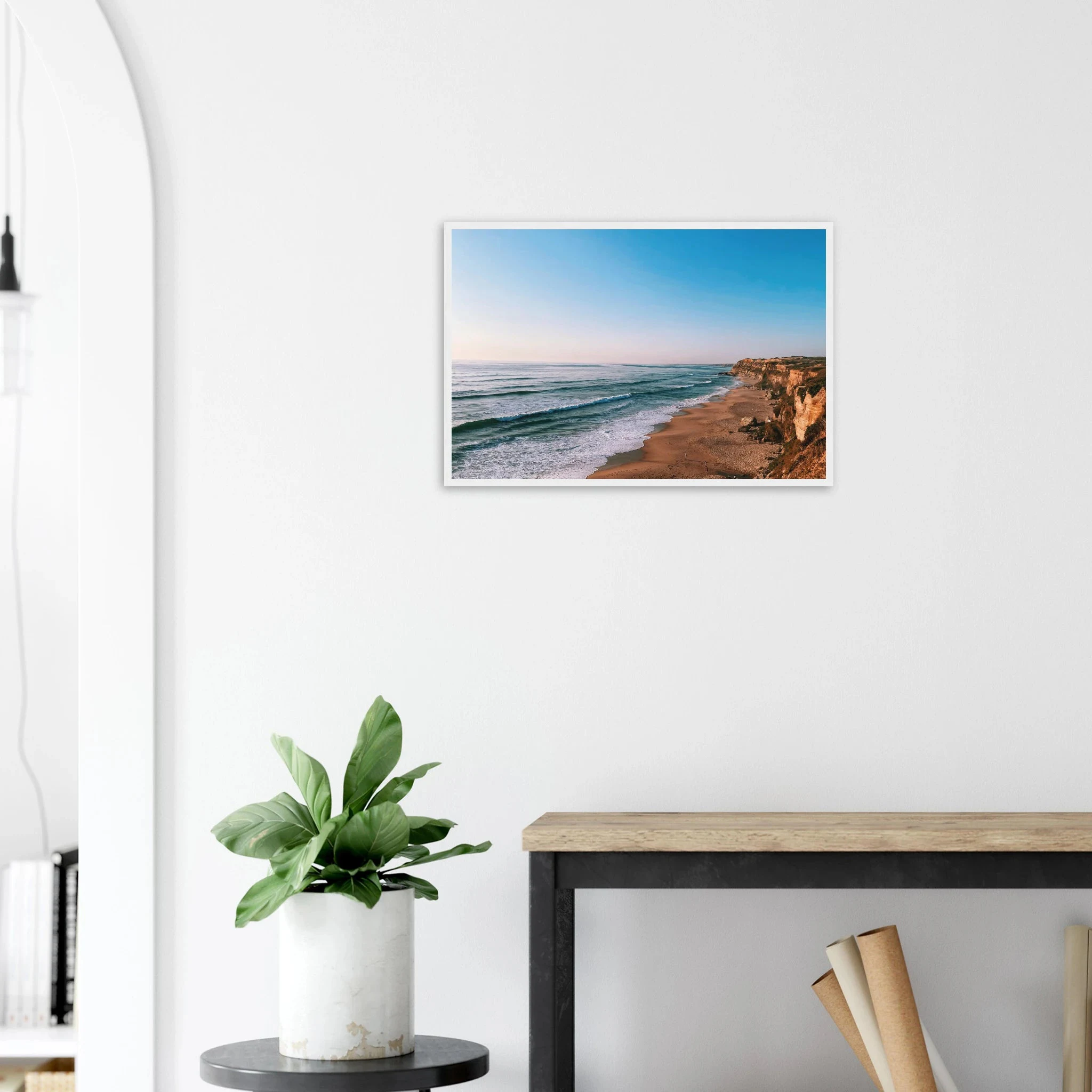 Santa Cruz, Spanien – Kanarische Hauptstadt Teneriffas mit Reefbreaks an der Nordküste wie El Confital. Poster im Holzrahmen.