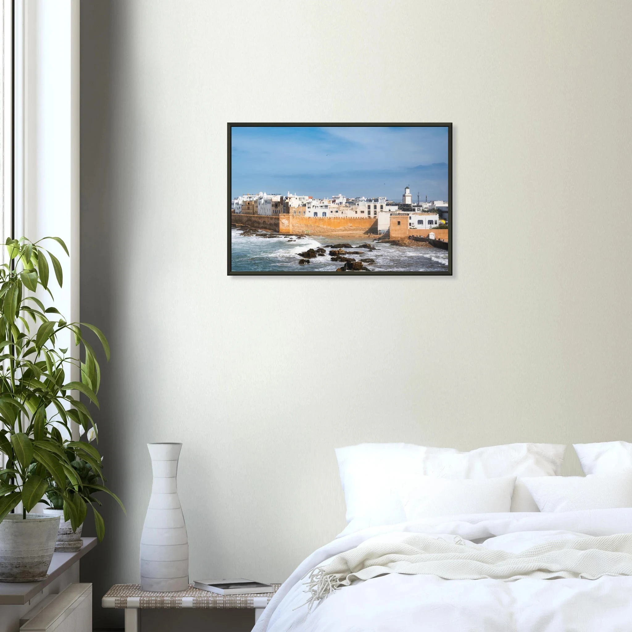 Essaouira, Marokko – Windumtoste Hafenstadt am Atlantik mit Medina-Kulisse und beständigen Wind- und Wellenbedingungen. Poster im Metallrahmen.