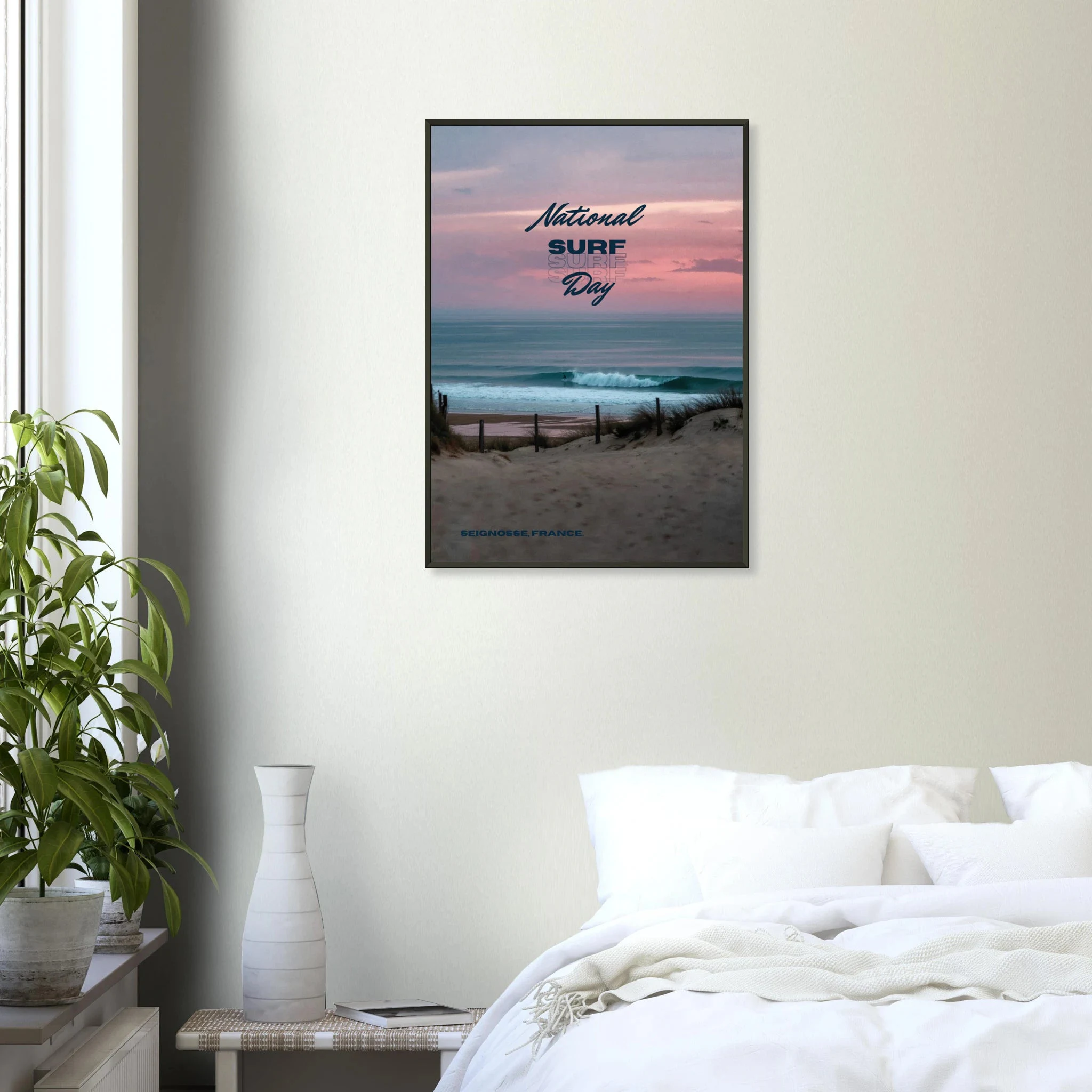 Seignosse, Frankreich – Dünenstrand in den Landes mit hohlen Beachbreaks und ausgeprägter Herbstsaison. Poster im Metallrahmen.