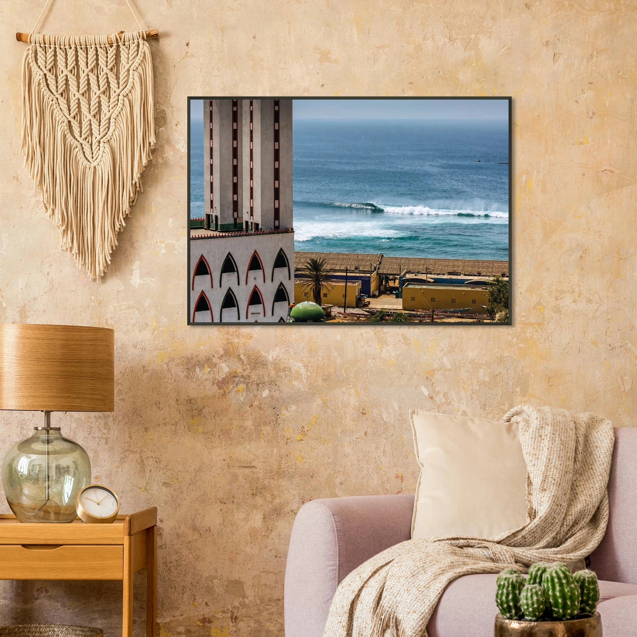 Saly, Senegal – Westafrikanische Küstenstadt an der Petite Côte mit Riffwellen und warmem Atlantik. Poster im Metallrahmen.