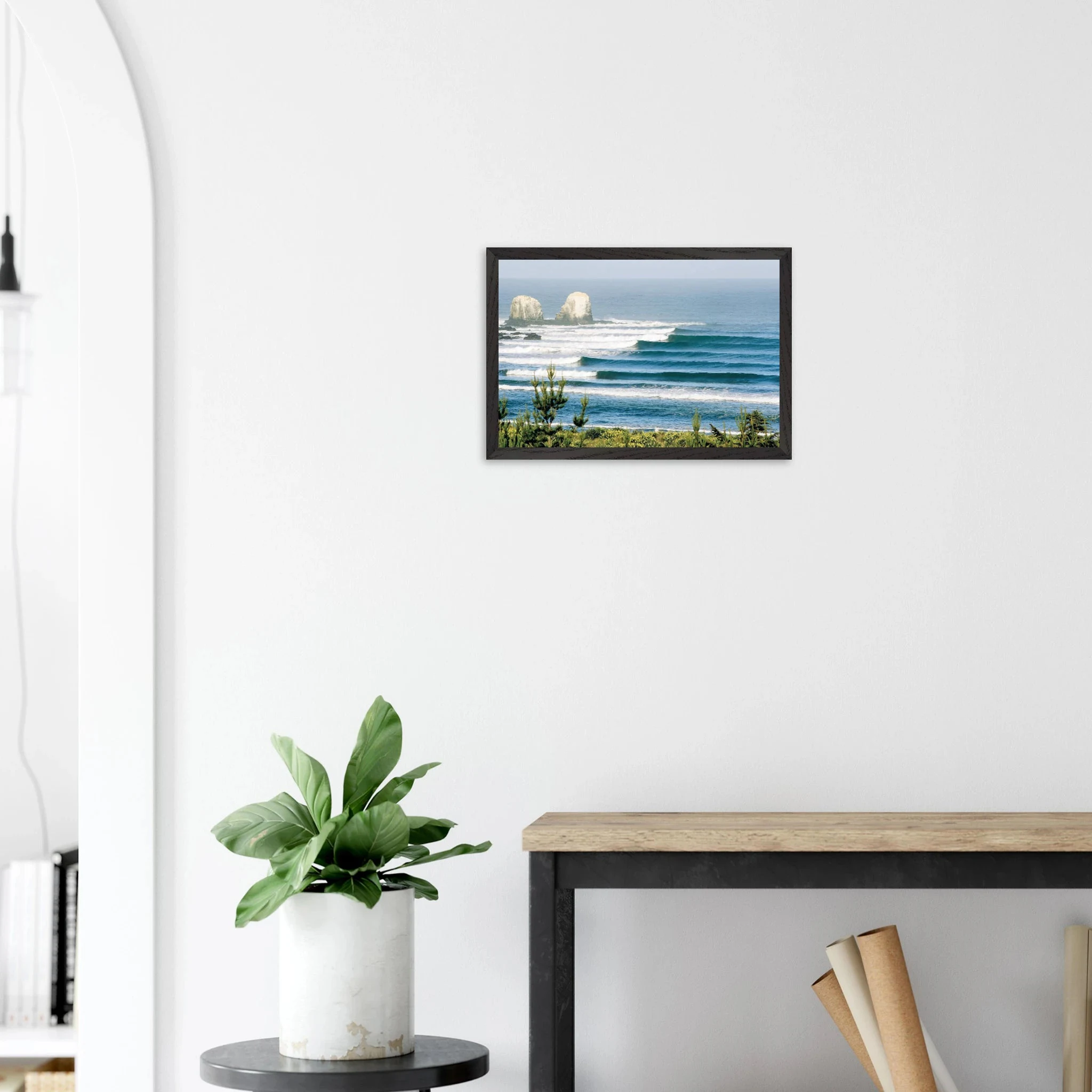 Punta de Lobos, Chile – Linker Pointbreak bei Pichilemu mit charakteristischen Felsnadeln Los Morros. Kunstdruck im Galerie-Holzrahmen auf mattem Premiumpapier.