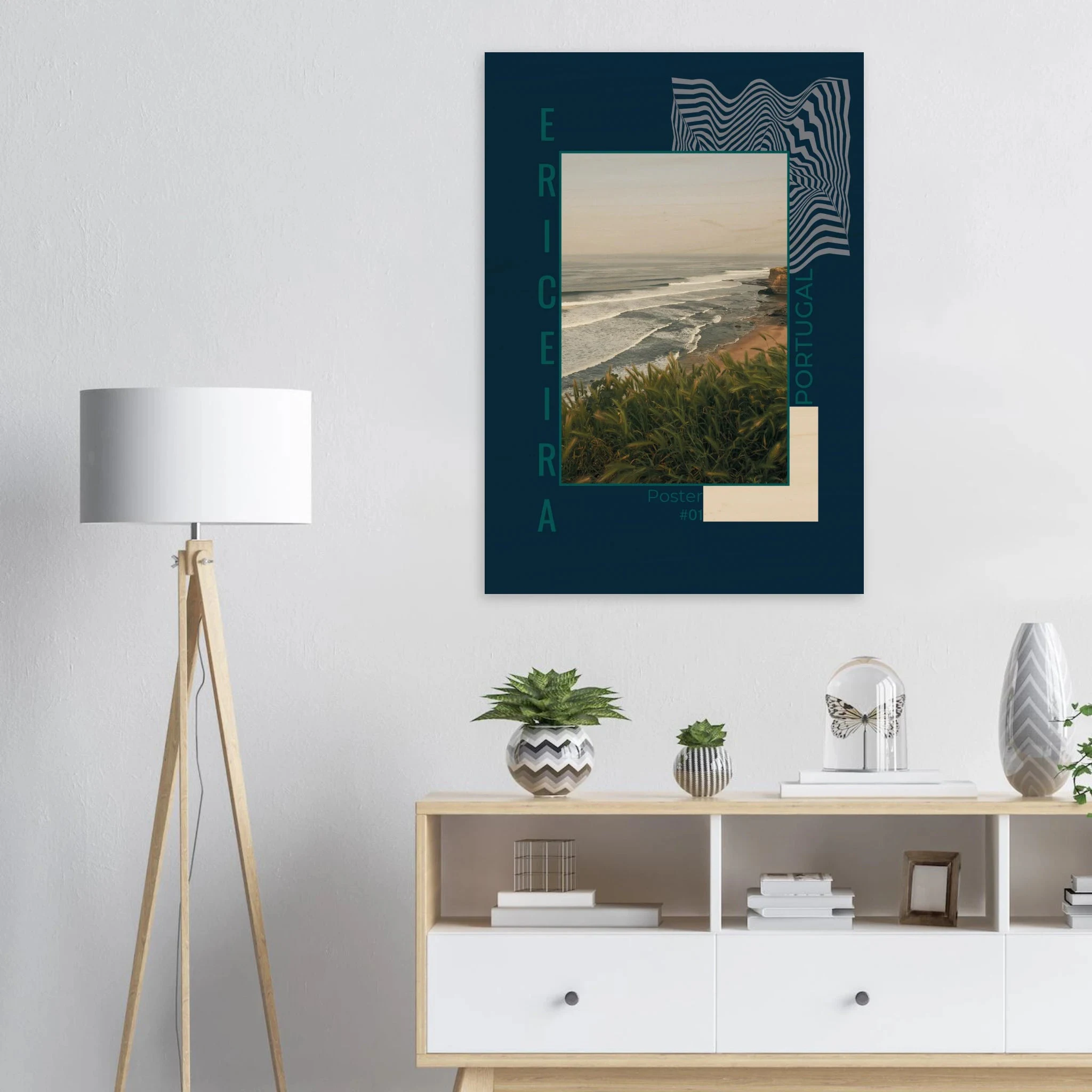 Ericeira, Portugal – World Surfing Reserve nördlich von Lissabon mit Reefbreaks wie Coxos und Ribeira d'Ilhas. Kunstdruck auf Holz.