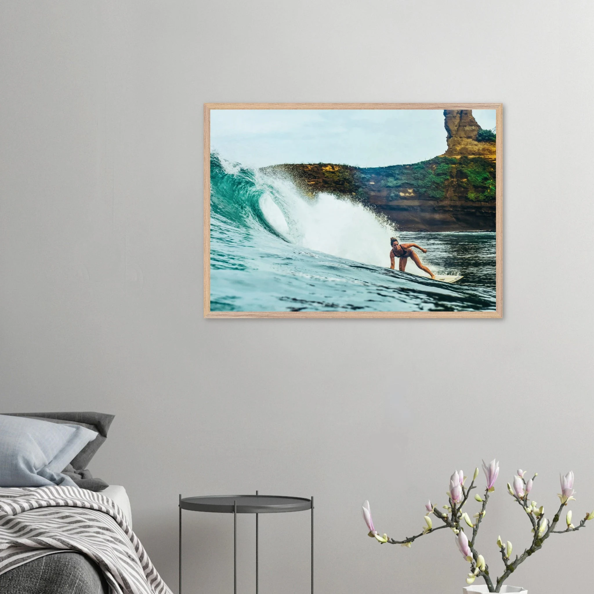 Montañita, Ecuador – Pazifik-Surferdorf an der Ruta del Sol mit rechtem Pointbreak und Backpacker-Szene. Poster im Galerie-Holzrahmen.