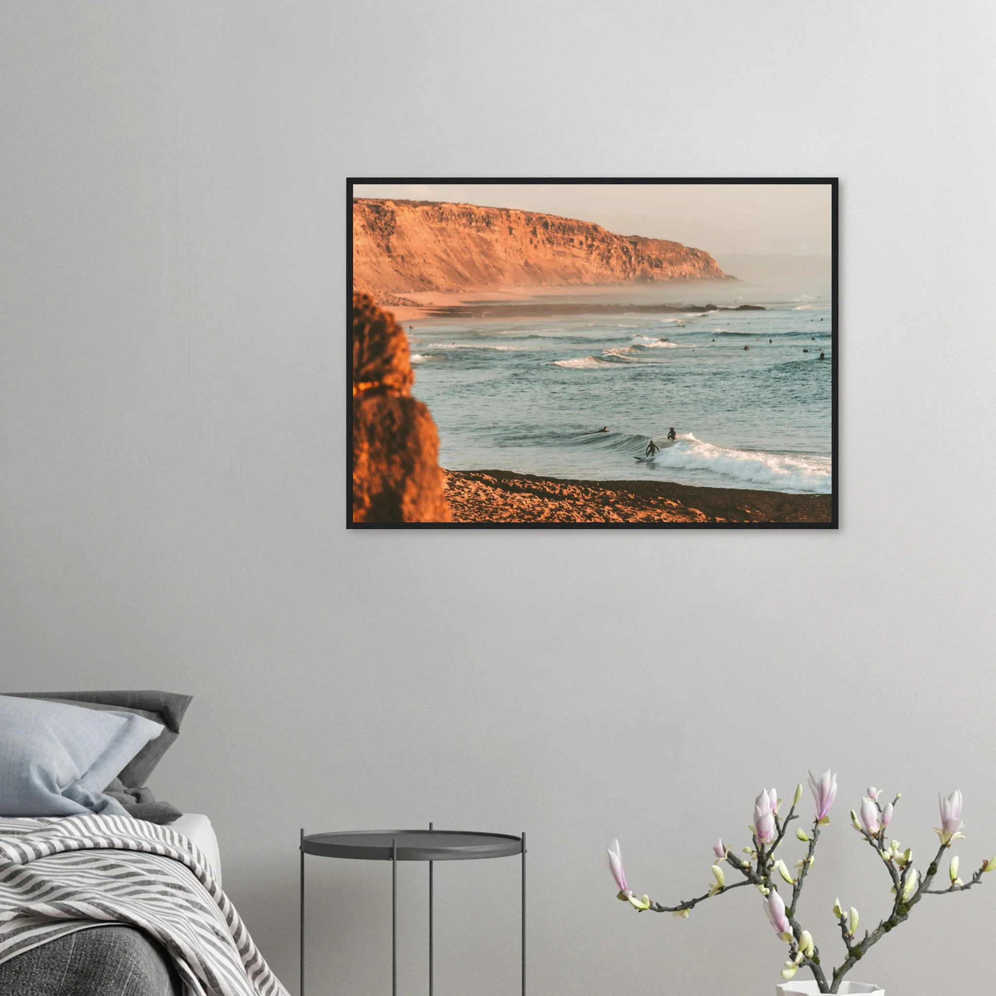 Ericeira, Portugal – World Surfing Reserve nördlich von Lissabon mit Reefbreaks wie Coxos und Ribeira d'Ilhas. Poster im Holzrahmen.