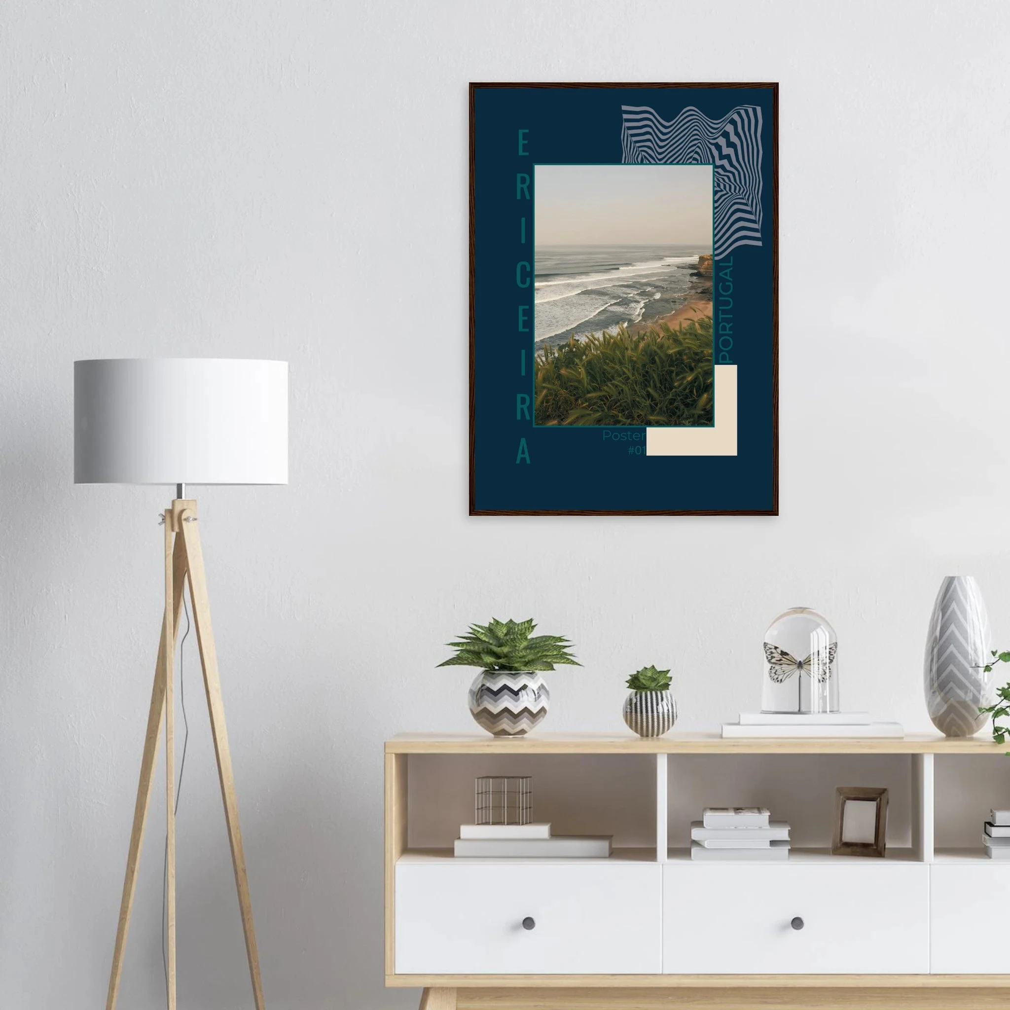 Ericeira, Portugal – World Surfing Reserve nördlich von Lissabon mit Reefbreaks wie Coxos und Ribeira d'Ilhas. Poster im Holzrahmen.