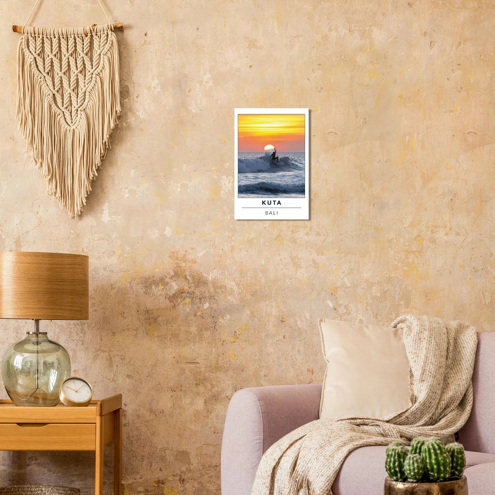 Kuta Beach, Bali (Indonesien) – Belebter Beachbreak im Süden Balis, klassischer Einsteiger-Spot mit weichen Wellen. Kunstdruck auf Alu-Dibond.
