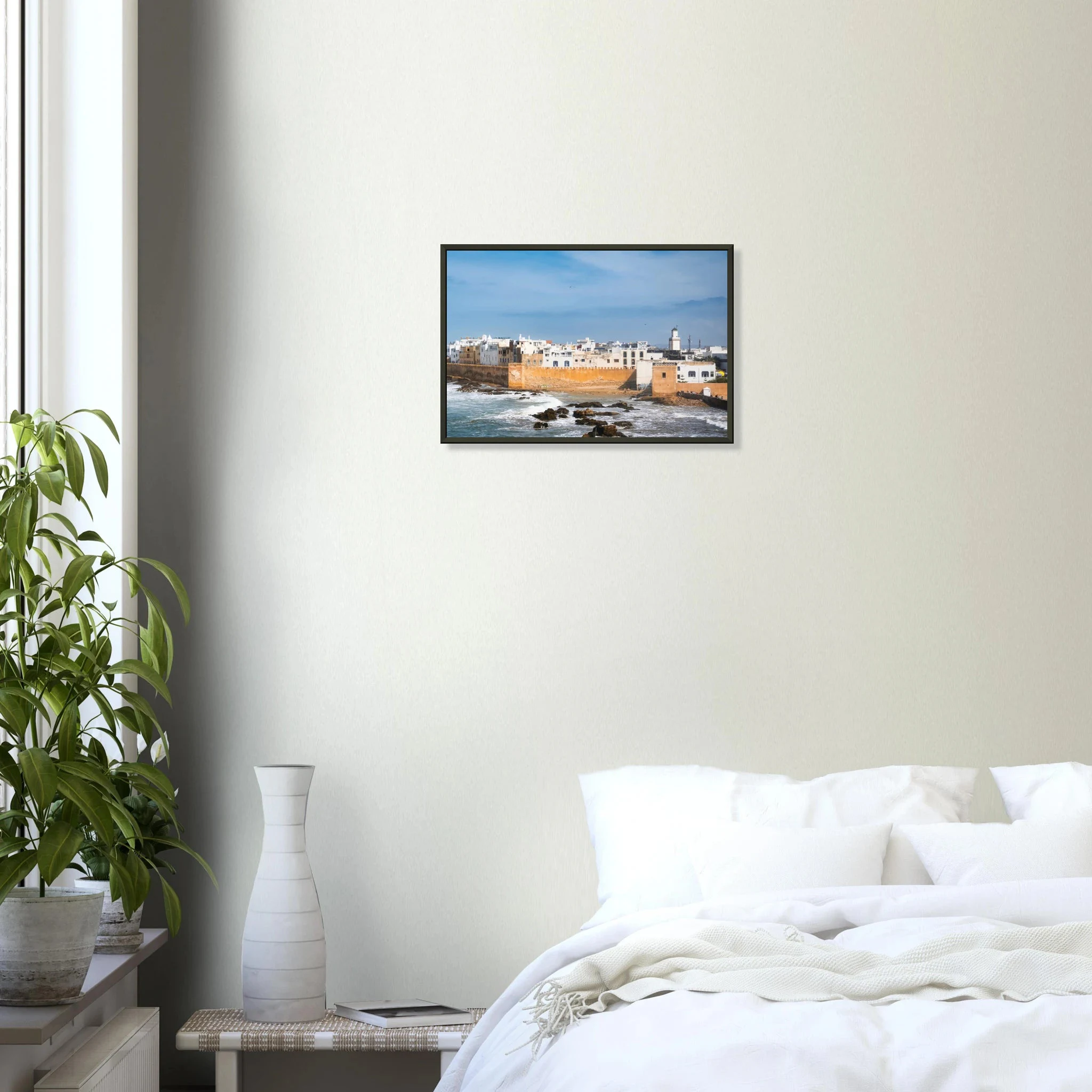 Essaouira, Marokko – Windumtoste Hafenstadt am Atlantik mit Medina-Kulisse und beständigen Wind- und Wellenbedingungen. Poster im Metallrahmen.