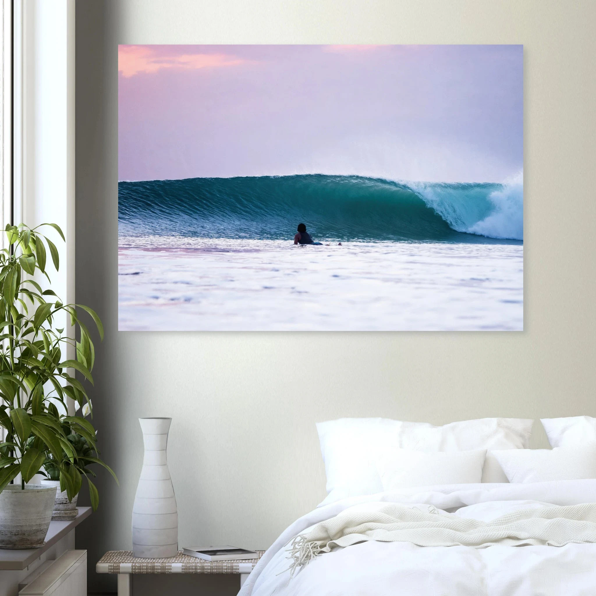 Kuta Beach, Bali (Indonesien) – Belebter Beachbreak im Süden Balis, klassischer Einsteiger-Spot mit weichen Wellen. Poster.