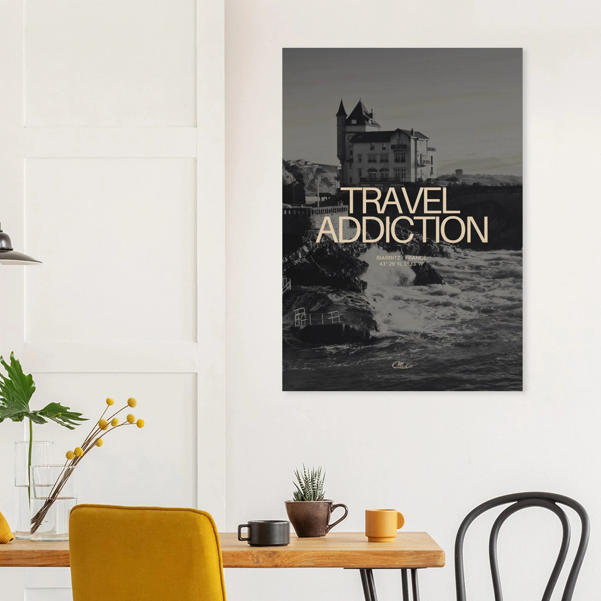 Biarritz, Frankreich – Mondäner Surfort am baskischen Atlantik, Wiege des europäischen Wellenreitens seit den 1950er-Jahren. Kunstdruck auf Holz.