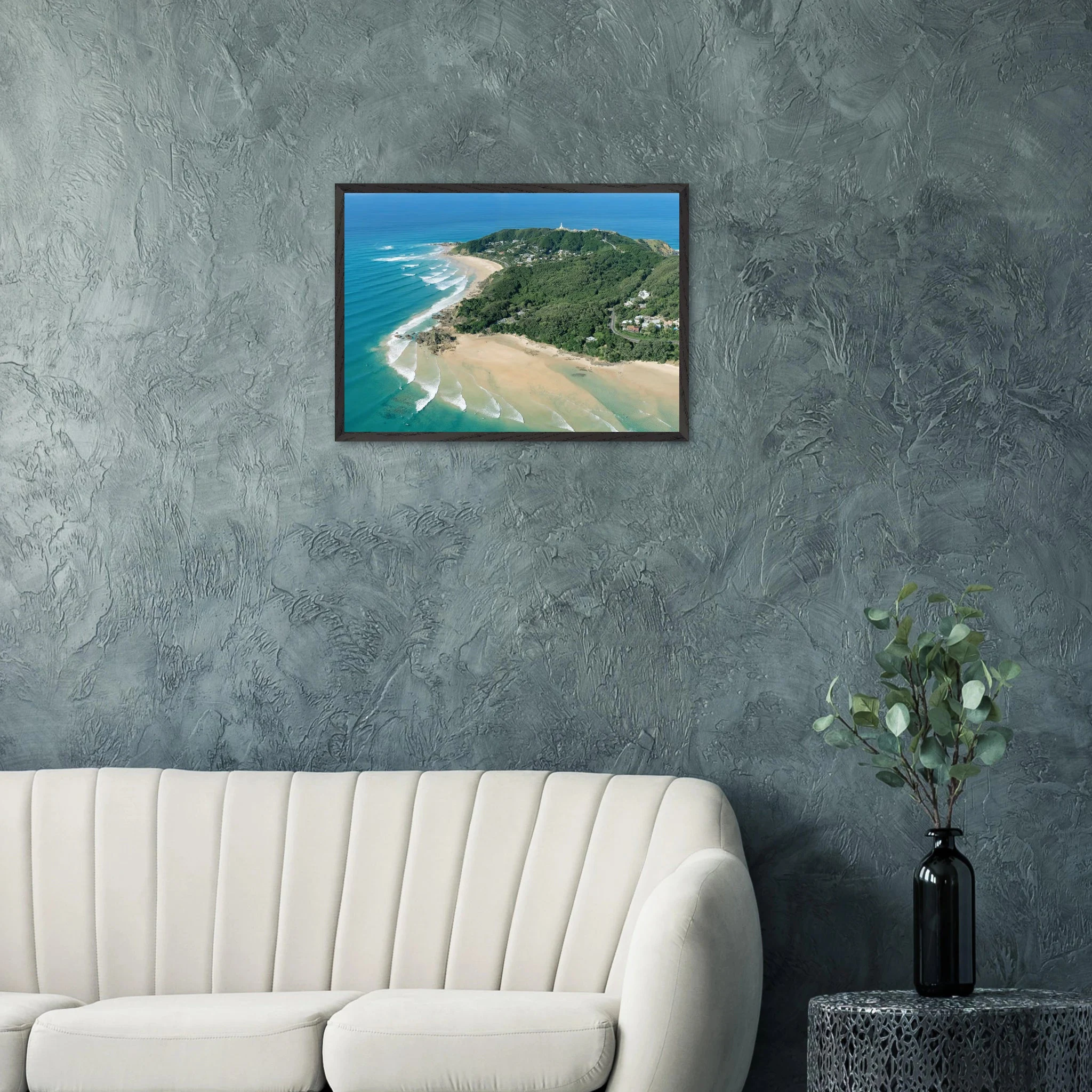 Byron Bay, Australien – Östlichster Punkt Australiens mit langen Pointbreaks und entspanntem Longboard-Flair. Poster im Galerie-Holzrahmen.