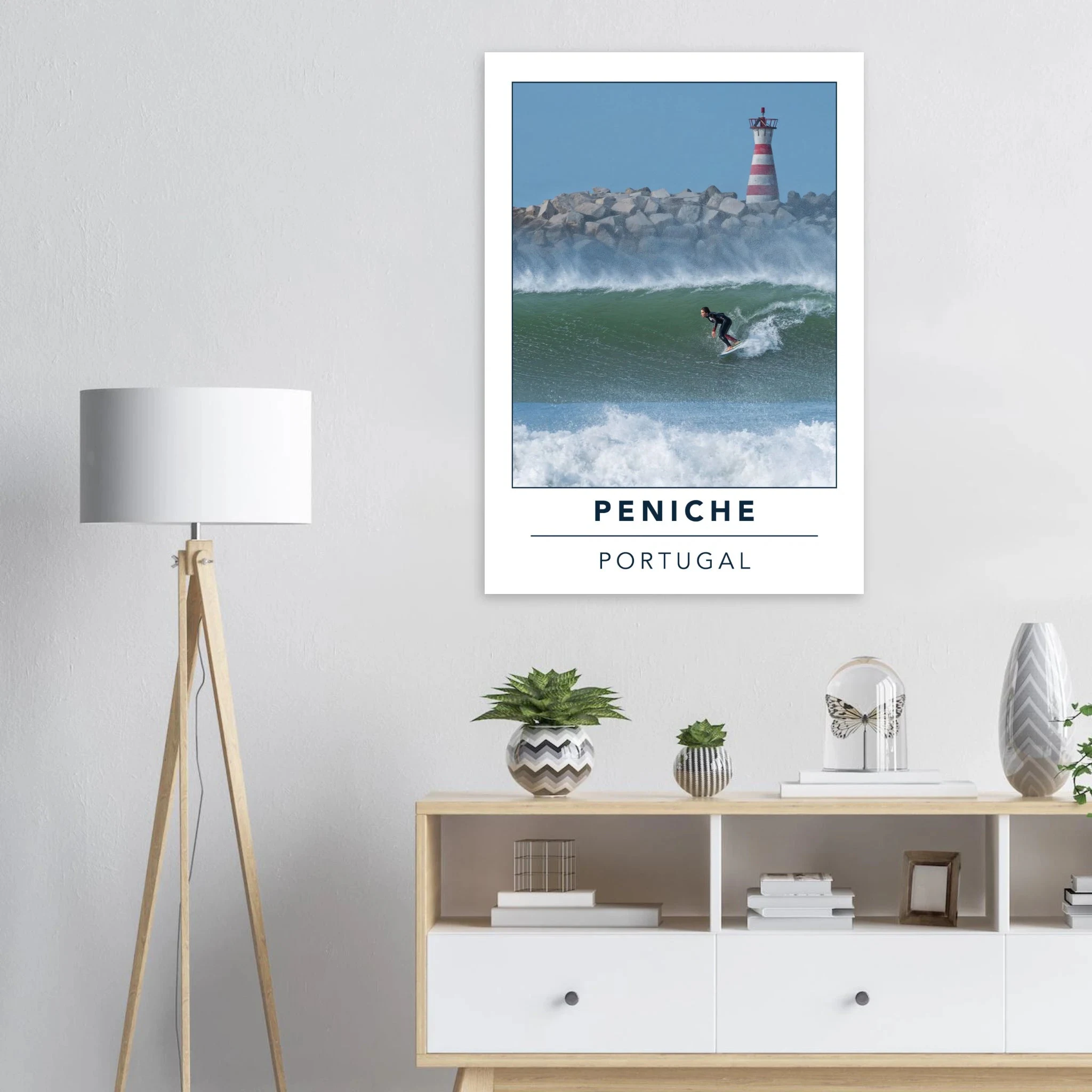 Peniche, Portugal – Halbinsel mit Supertubos-Beachbreak, Austragungsort der WSL Meo Rip Curl Pro Portugal. Poster.